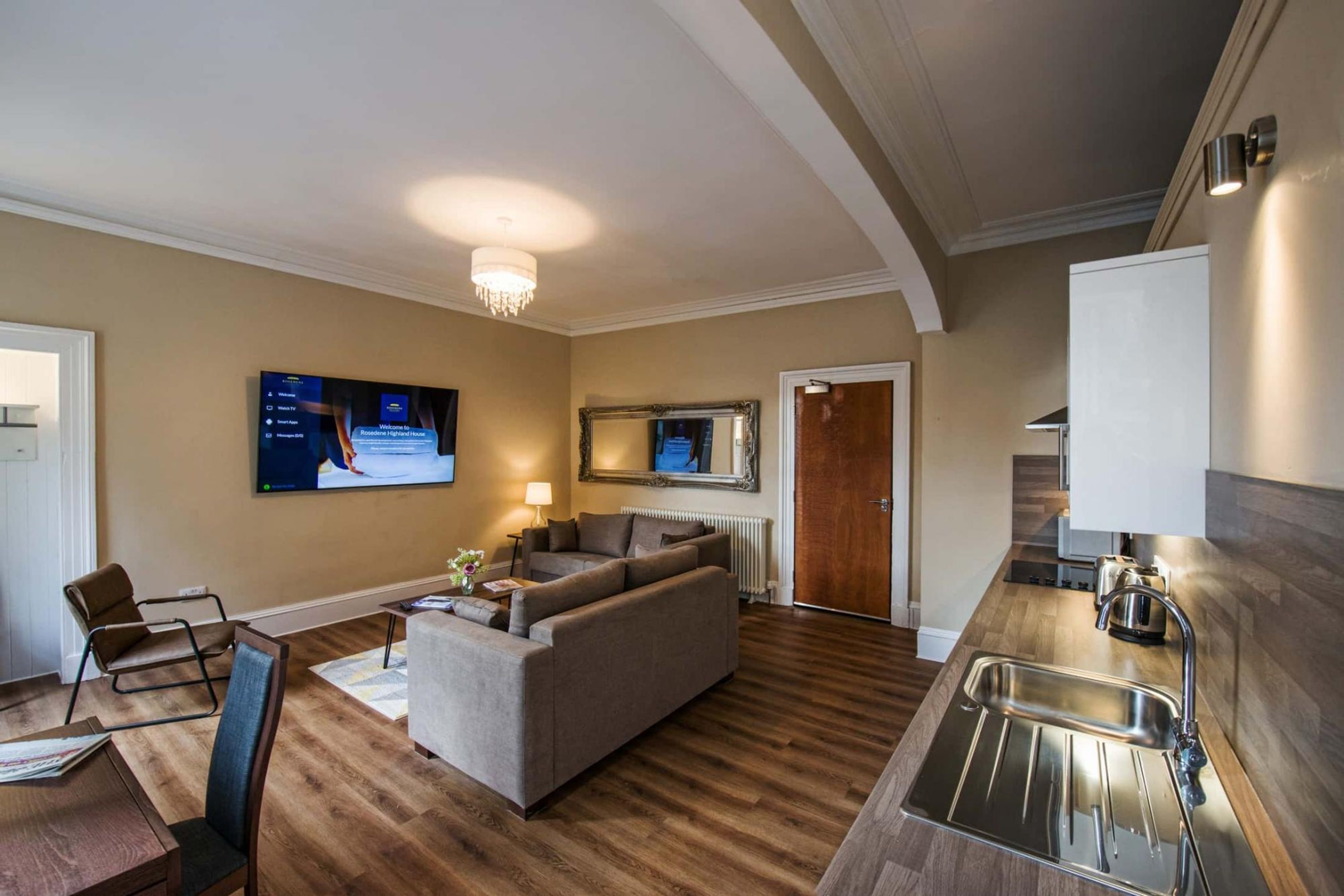 Rosedene Highland House - Emperor Apartment 6