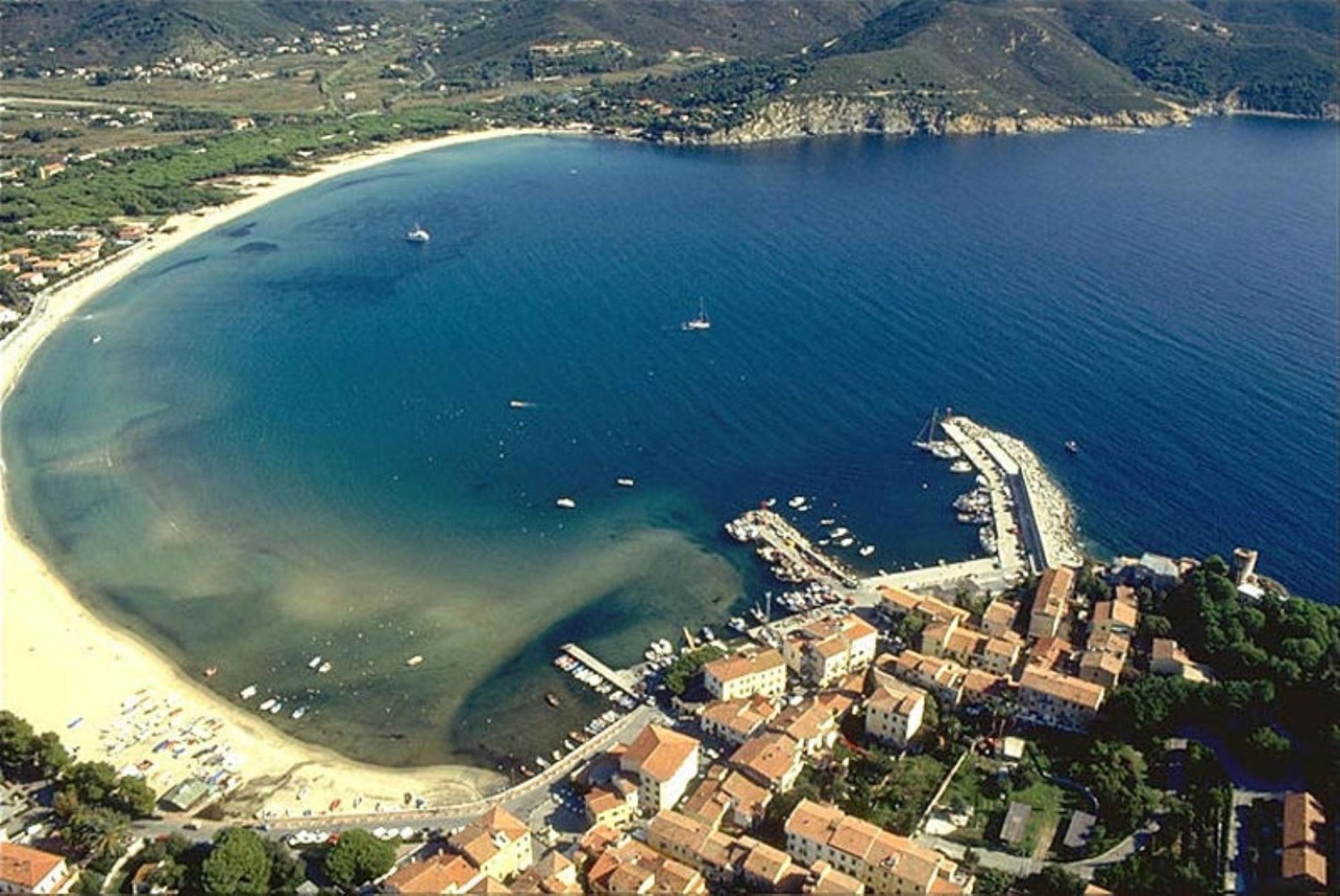 Trilocale 4/6 posti letto Carlotta a 200 metri dal centro di Marina di Campo-CASA CARLOTTA