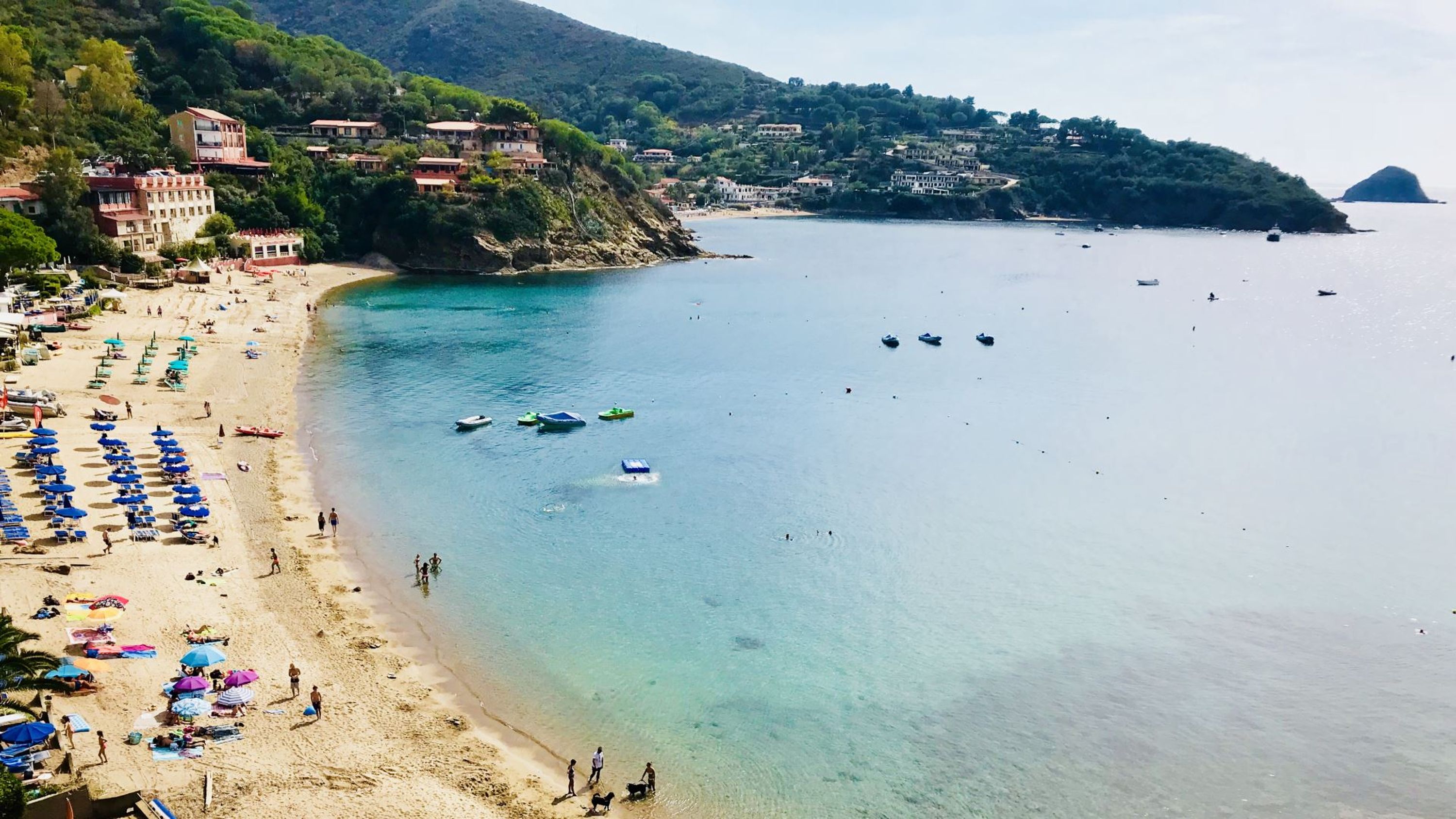 A pochi metri dal centro di Capoliveri, attico con vista panoramica-MANSARDA