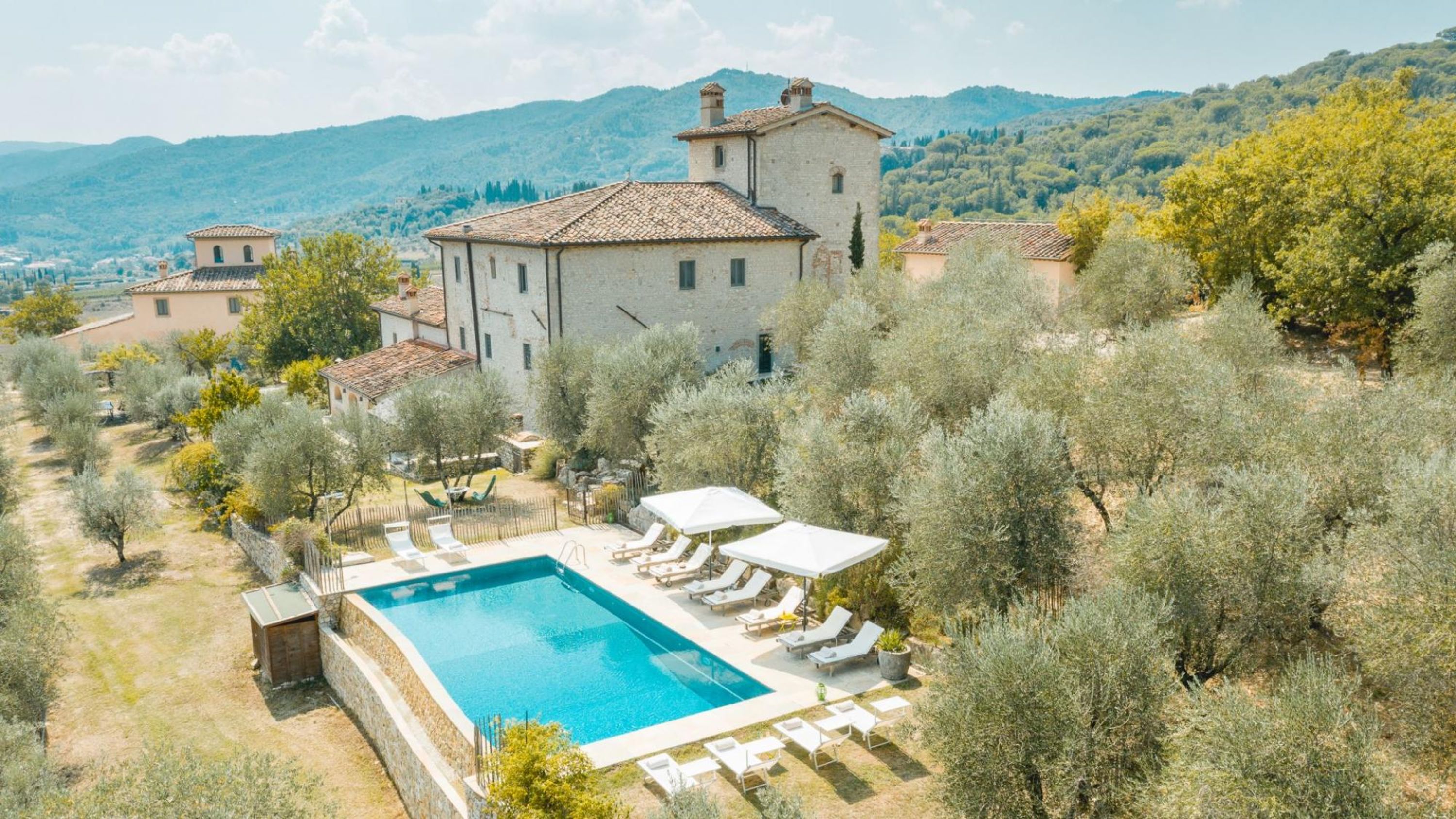 Villa di lusso a soli 14 km da Firenze. 16 posti letto con piscina privata!-Villa Il Forte