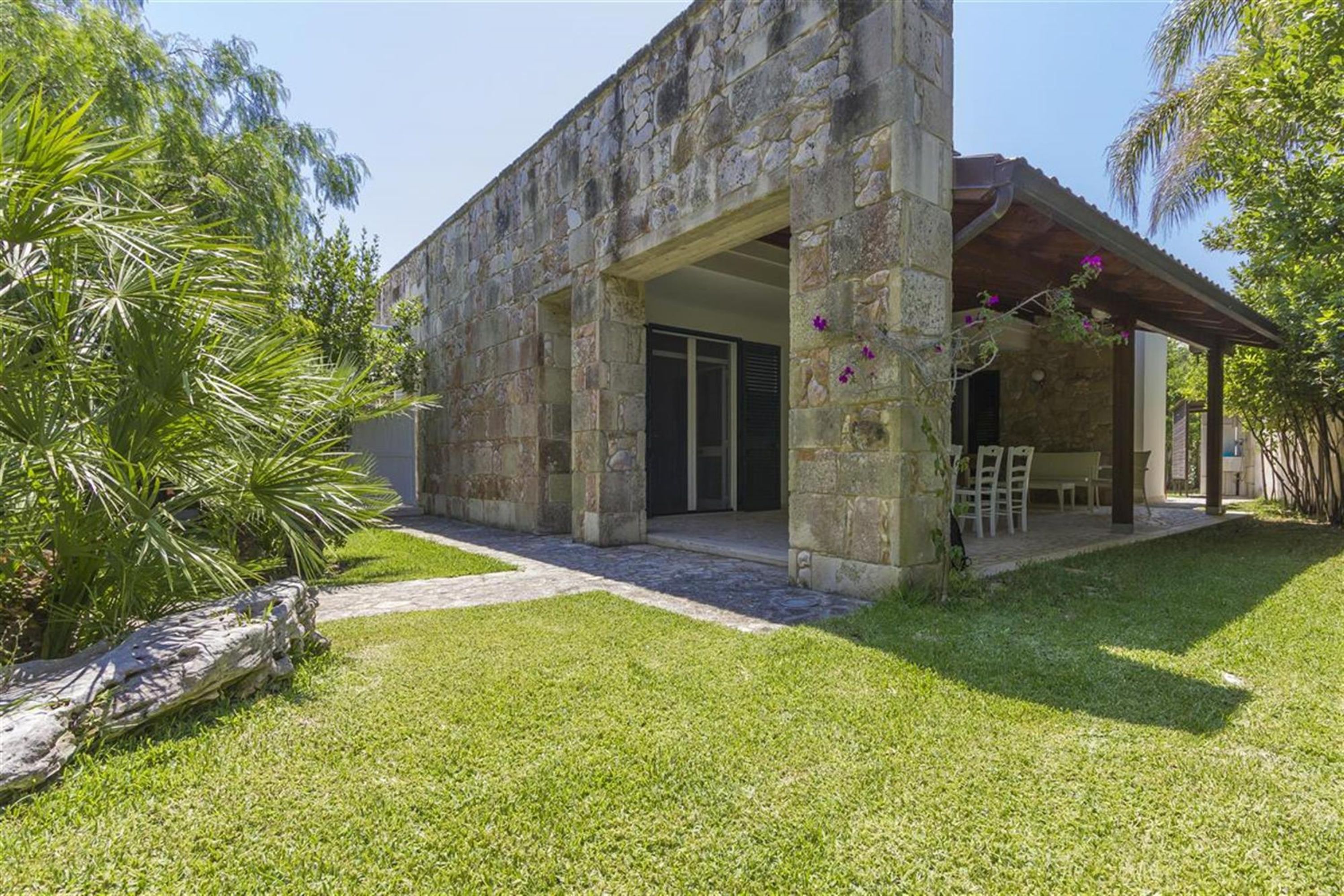 Villa con giardino in Torre dell'Orso-Villa Ray