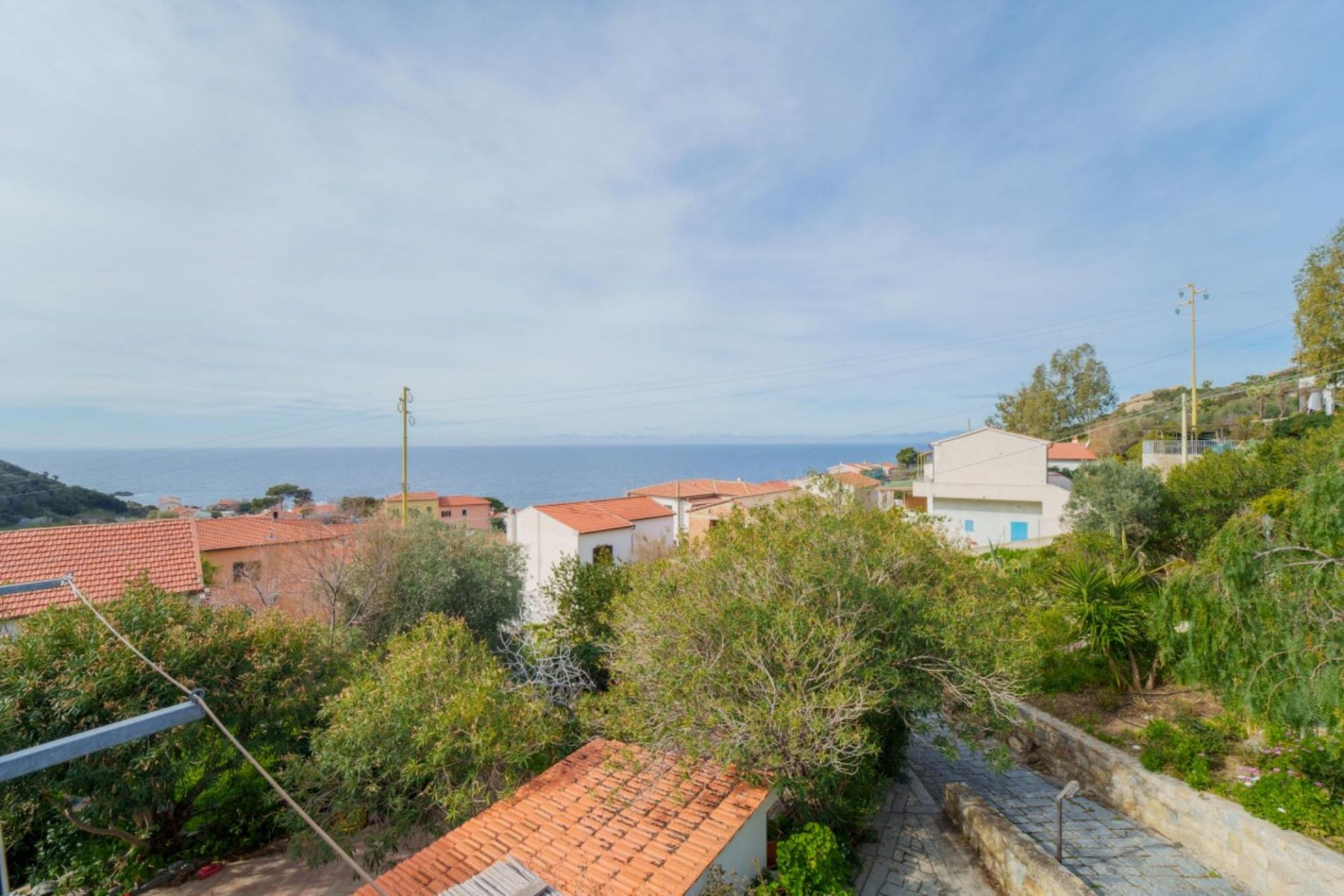 Casa Fiorella a Pomonte con splendida vista mare a 350 metri dal mare-CASA FIORELLA