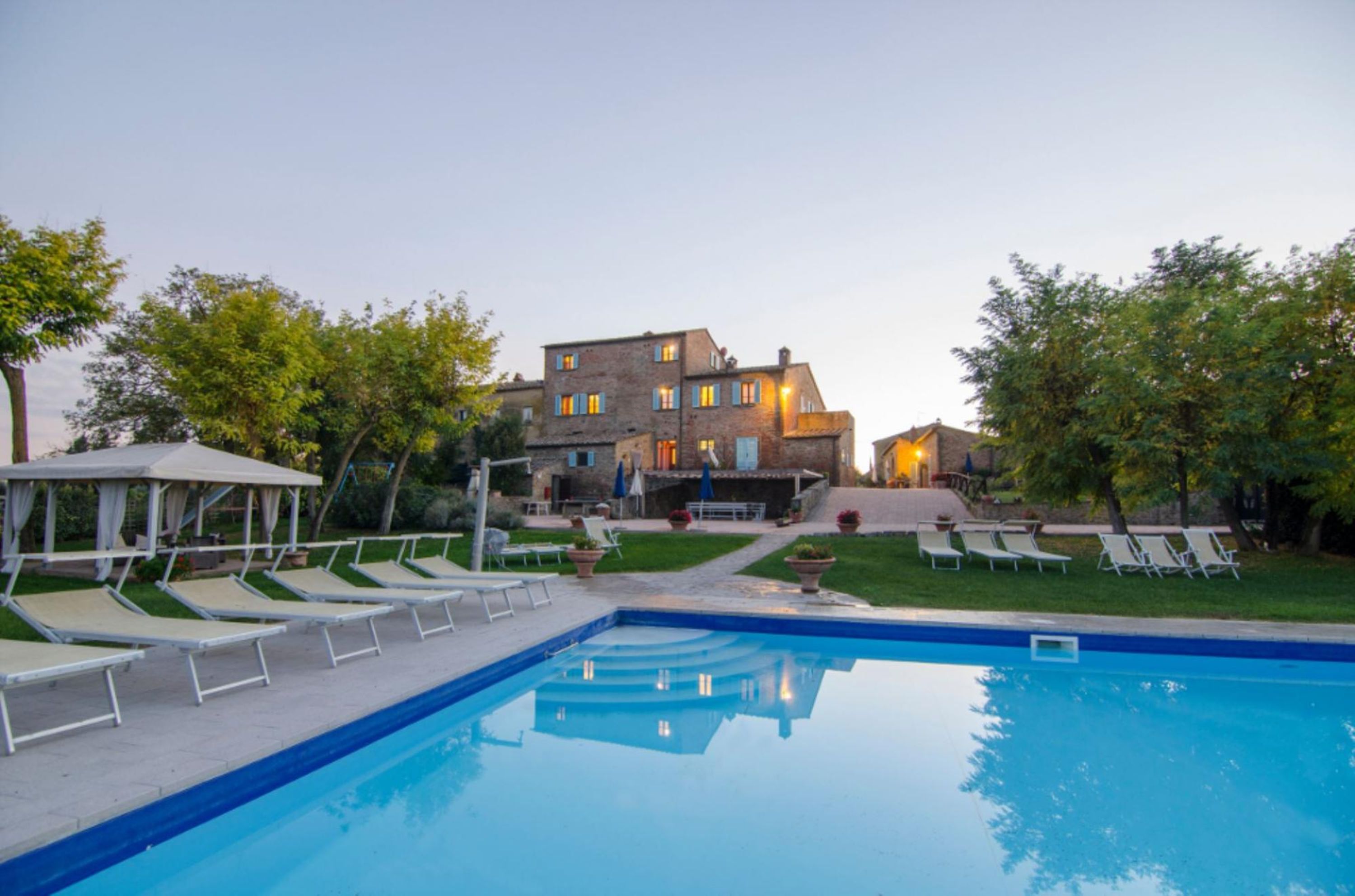 Residenza indipendente per 24 ospiti composta da 7 appartamenti. Piscina-FATTORIA GLI ZIRI