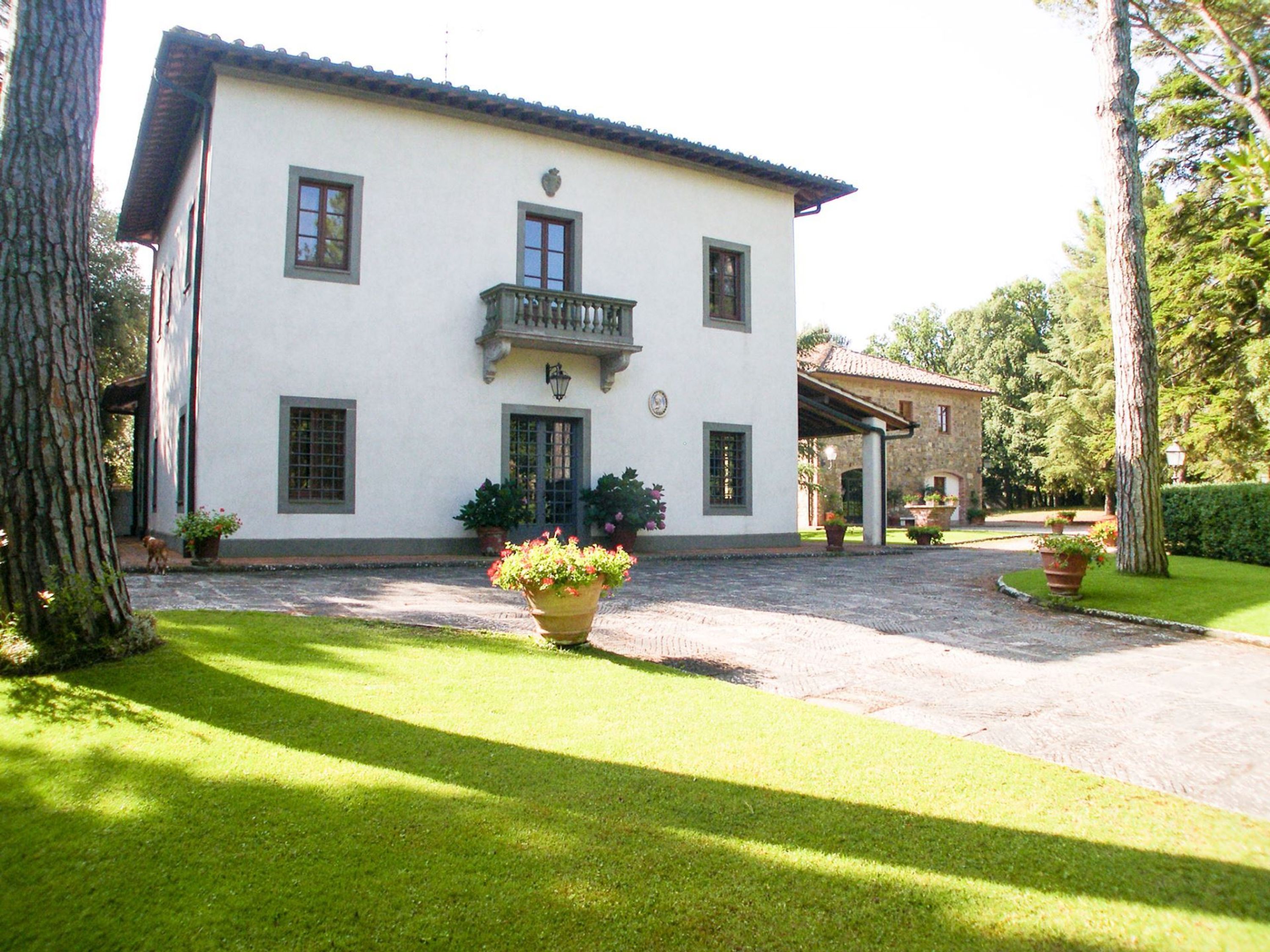 Splendida villa vicino a San Gimignano con piscina a sfioro, grande parco privato e aria condizionata. Matrimonio ve-VILLA ANTONELLA