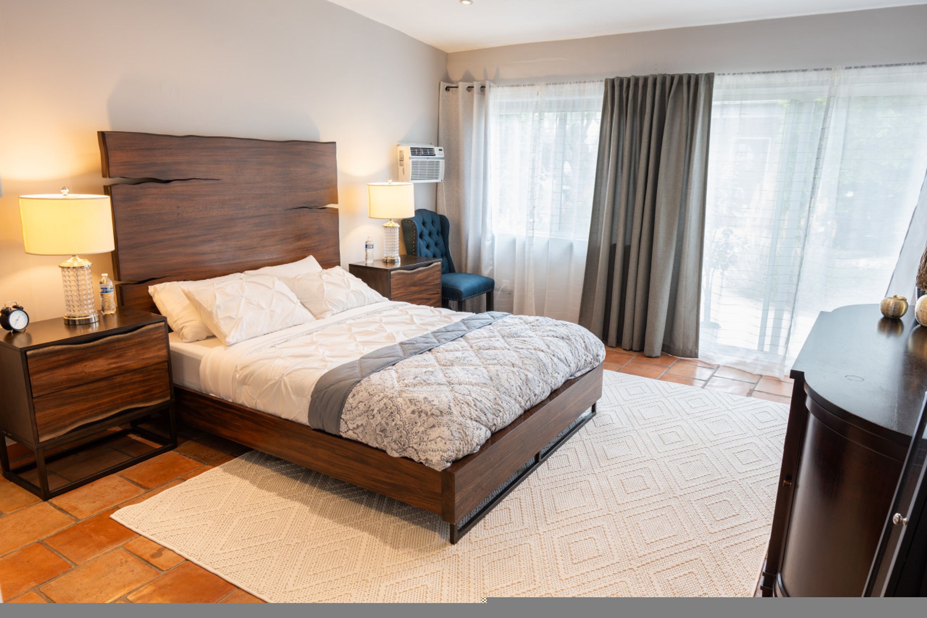 Beautifully Updated 3-bedroom Home In Noho Arts District (P15) - Beverly Hills, CA