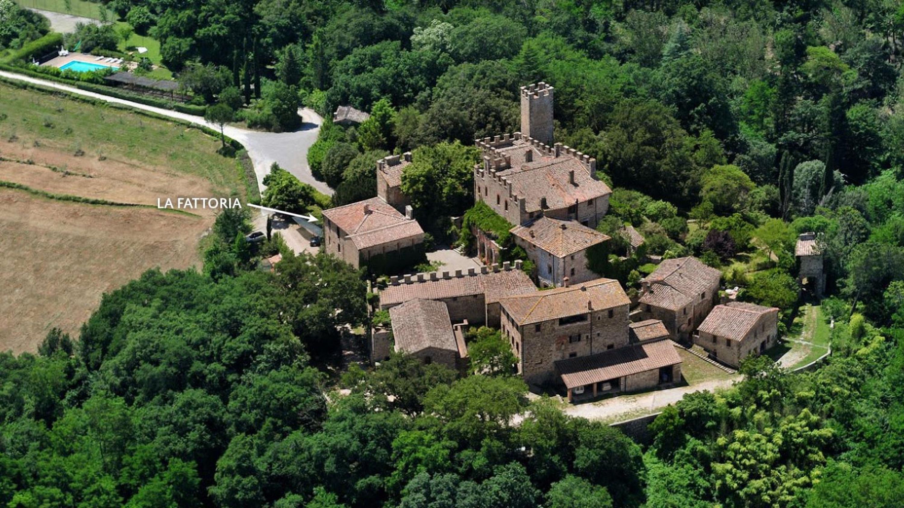 La Fattoria con annesso - Appartamento, 6 posti letto.Soggiorno con camino e angolo cottura, 3 be-La Fattoria con annesso