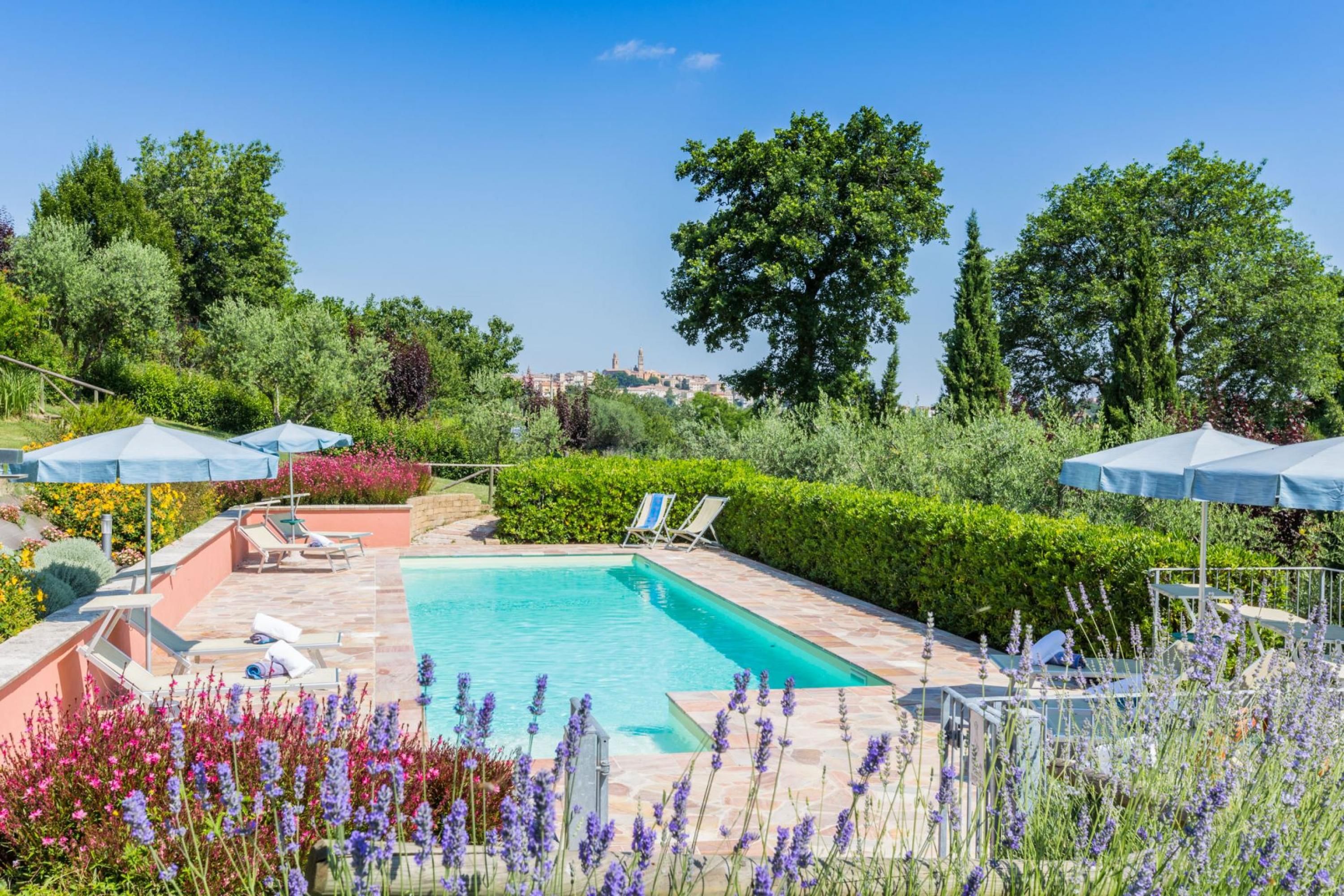 Villa con piscina a Mondavio, a 20 km dal mare Adriatico-VILLA AZZURRA