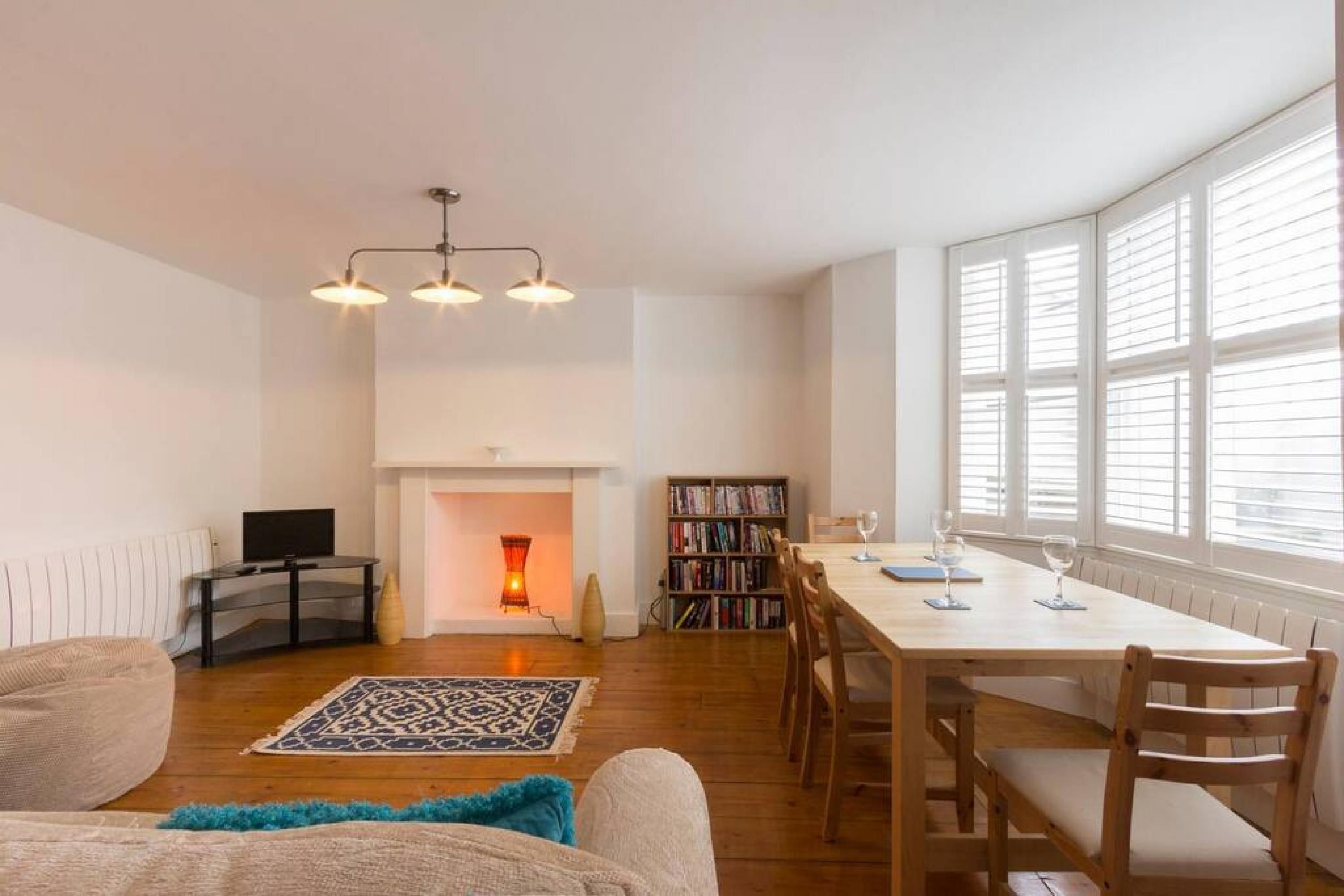 Host   Stay   Victoria Gardens