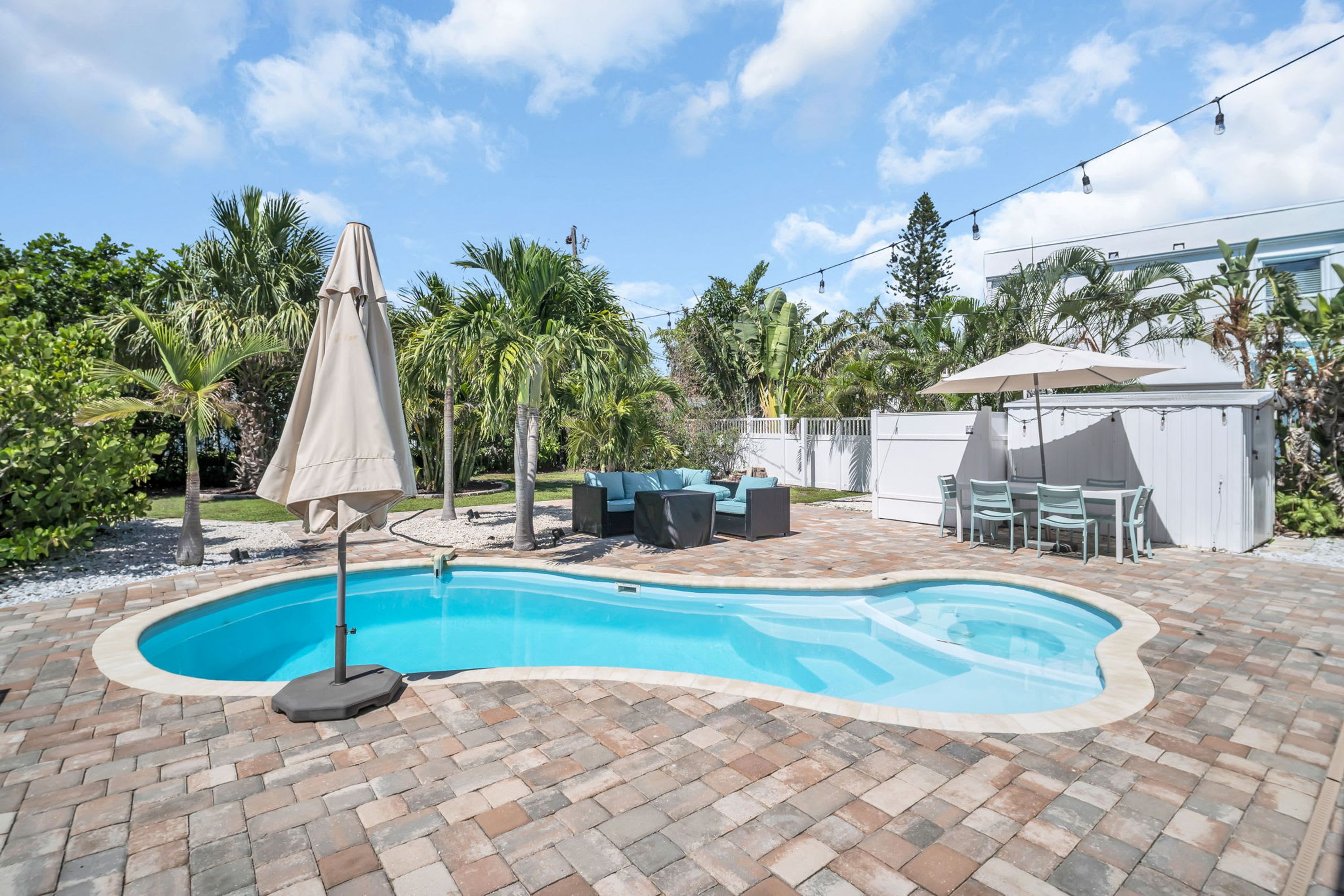 Heated Pool   Hot tub Close to Beach Pet Friendly