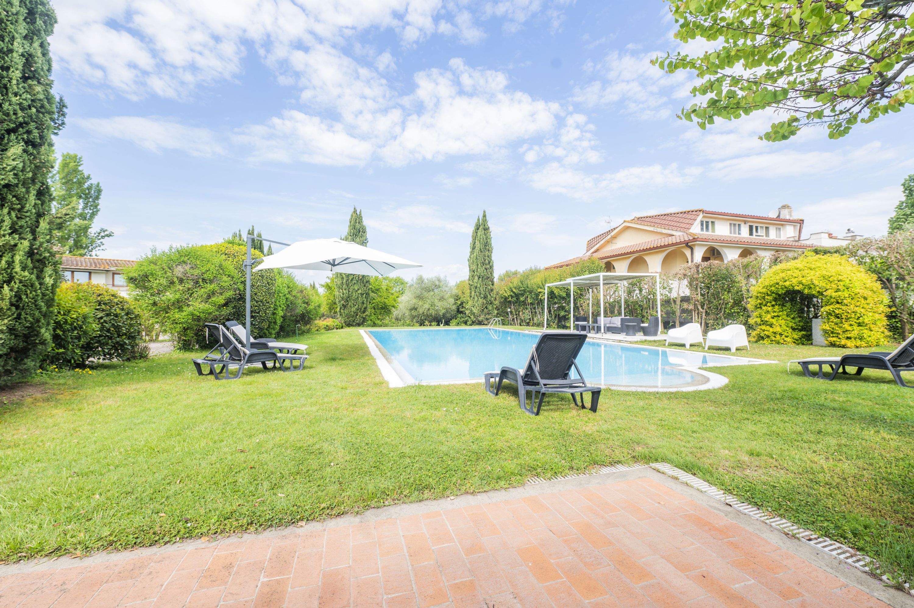 Splendida villa con piscina e giardino