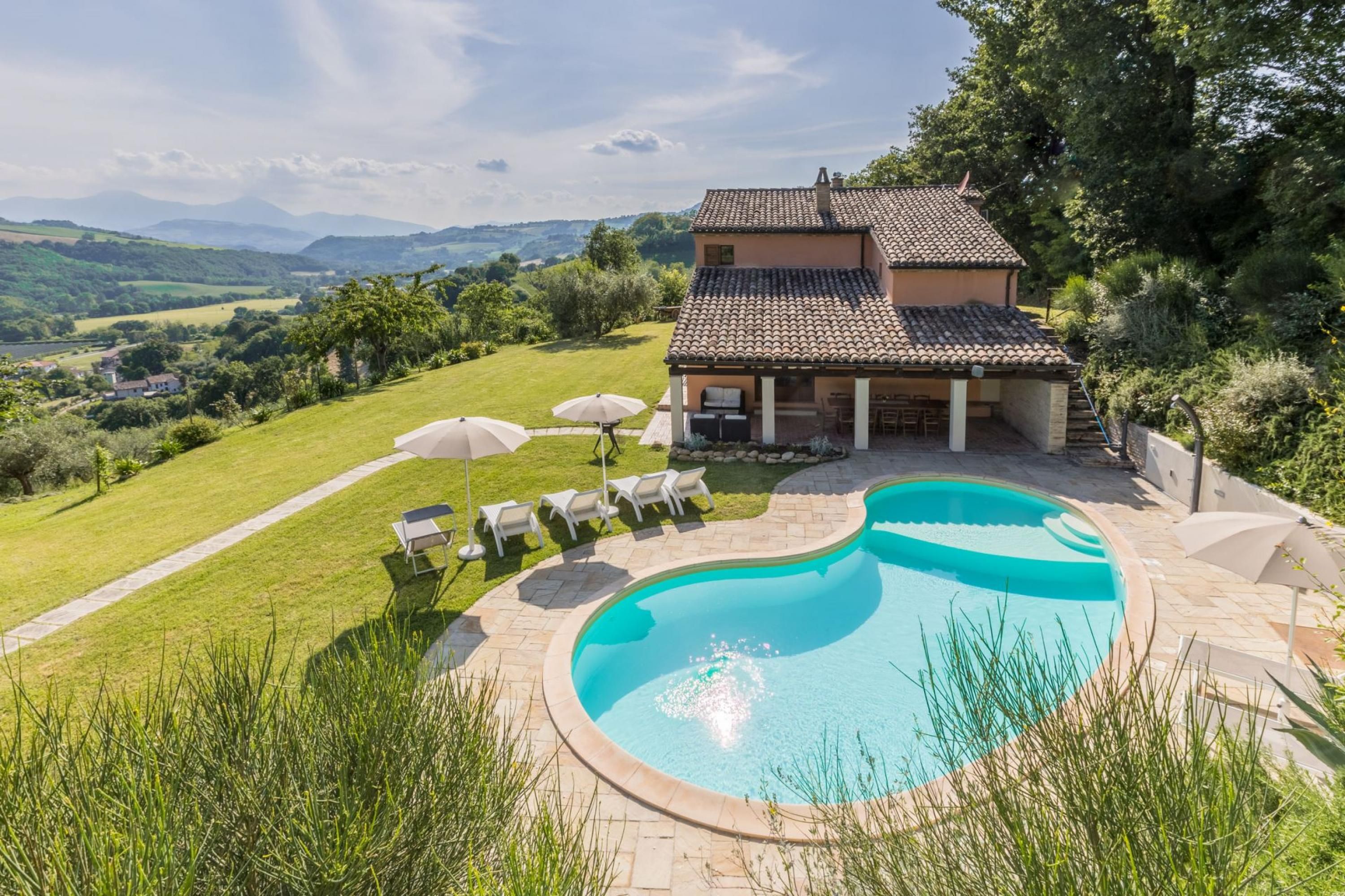 Villa Linda con splendida vista e piscina nella campagna marchigiana, a 30 minuti dal mare-VILLA LINDA 14