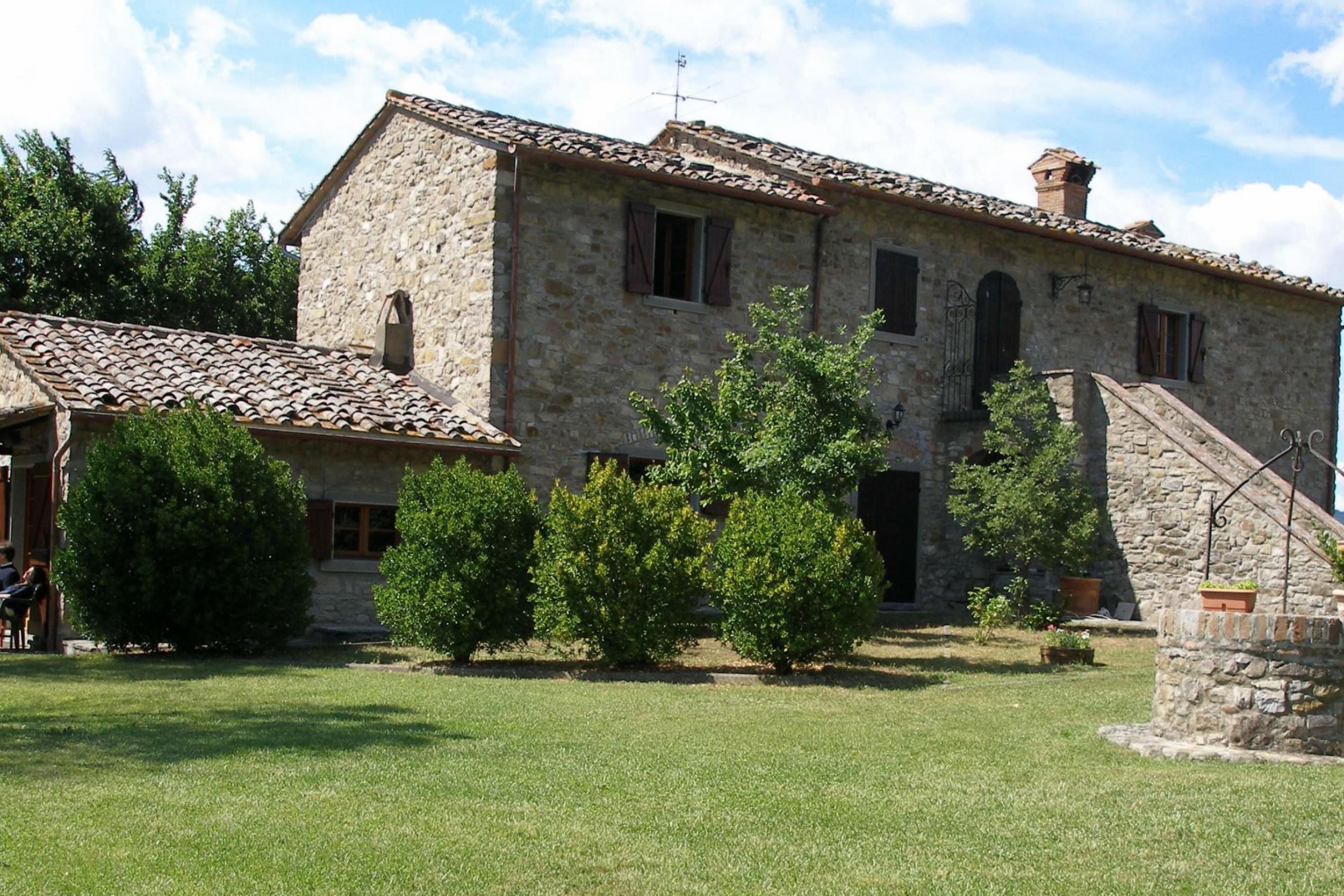 Casa di campagna con ampio giardino e piscina privata-Casa Chiara