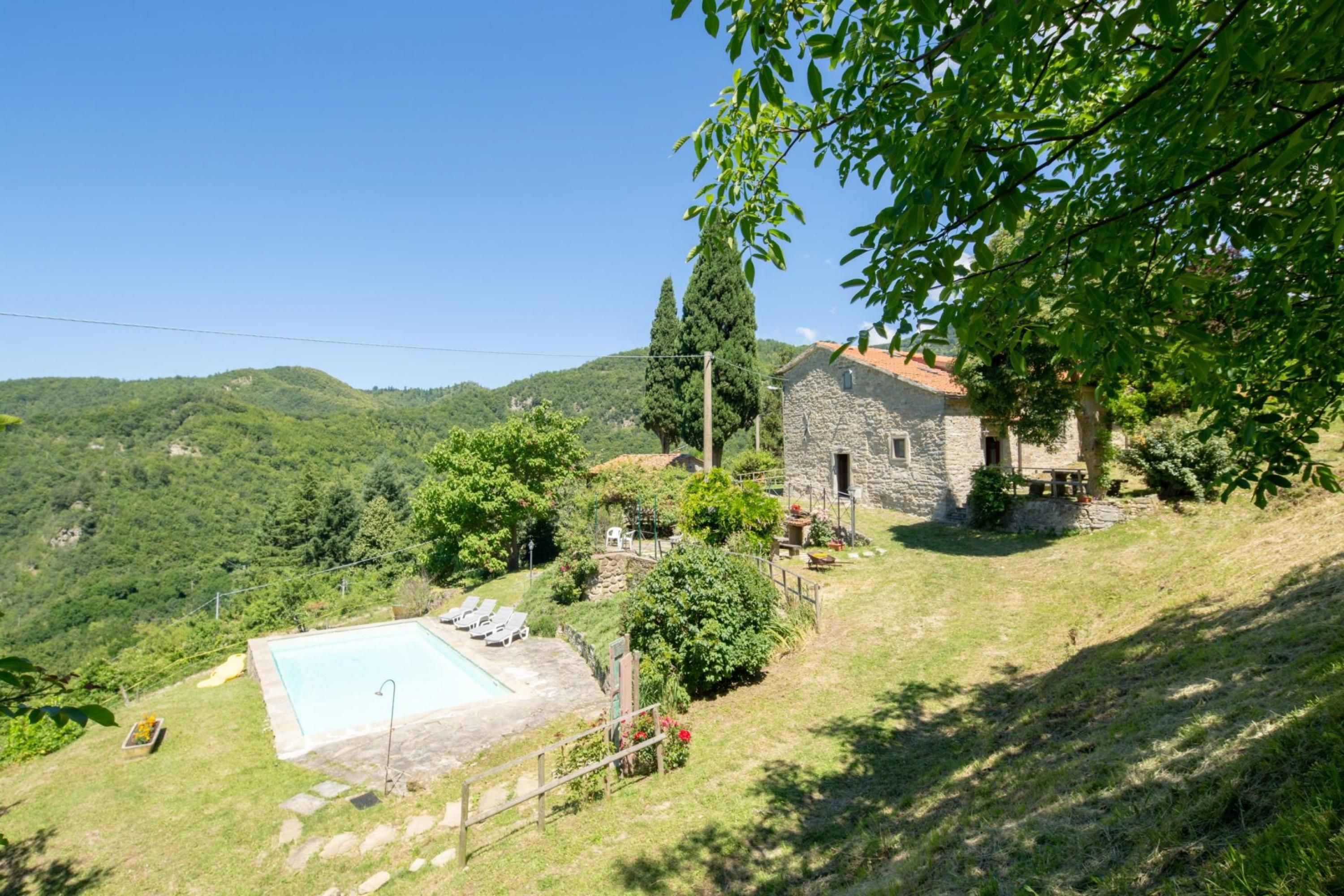 Agriturismo con piscina panoramica e terrazza balneare-Casale Mazzini