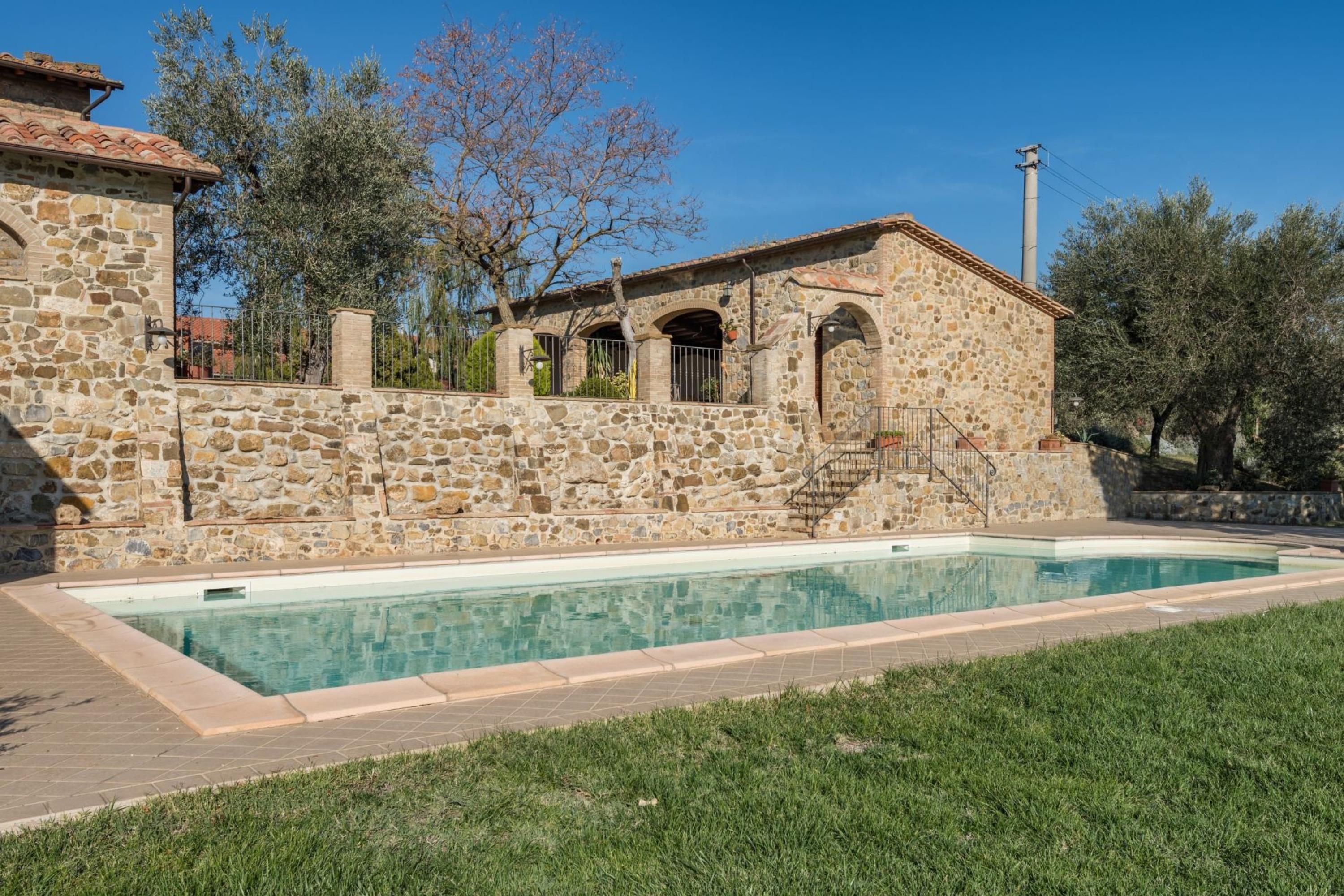 Agriturismo con piscina, giardino e veranda coperta-Casale Montenero