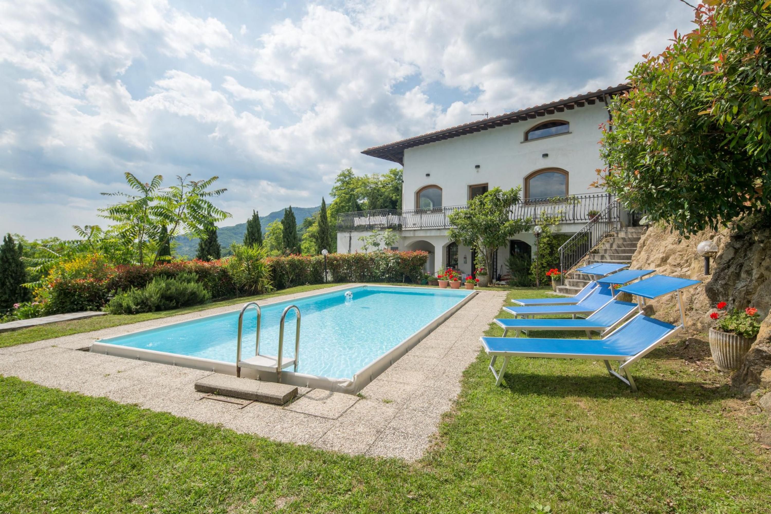 Casa indipendente con giardino, piscina e terrazza-Villa Serafina