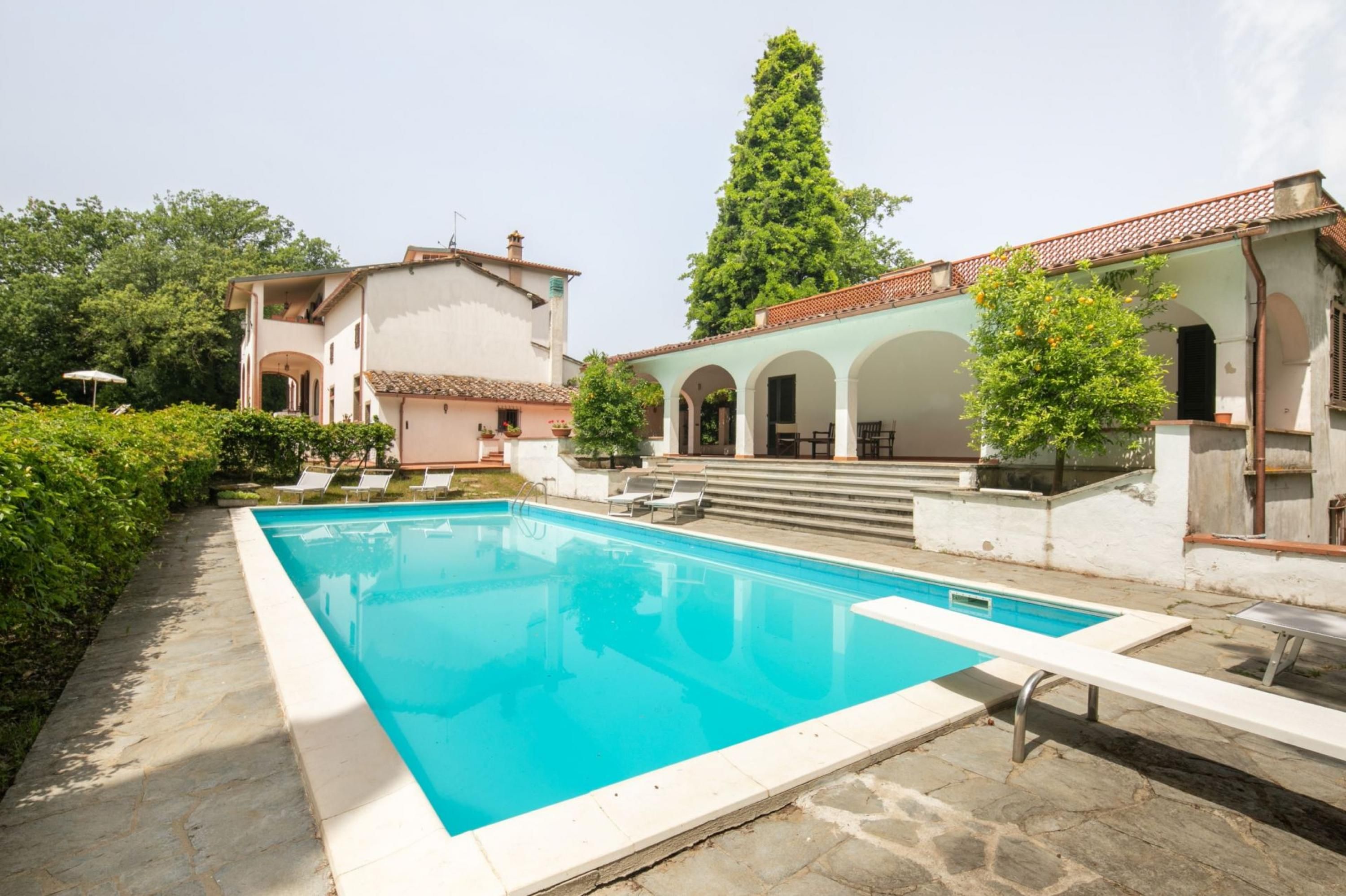 Villa con piscina privata e giardino, totale privacy-Deodara