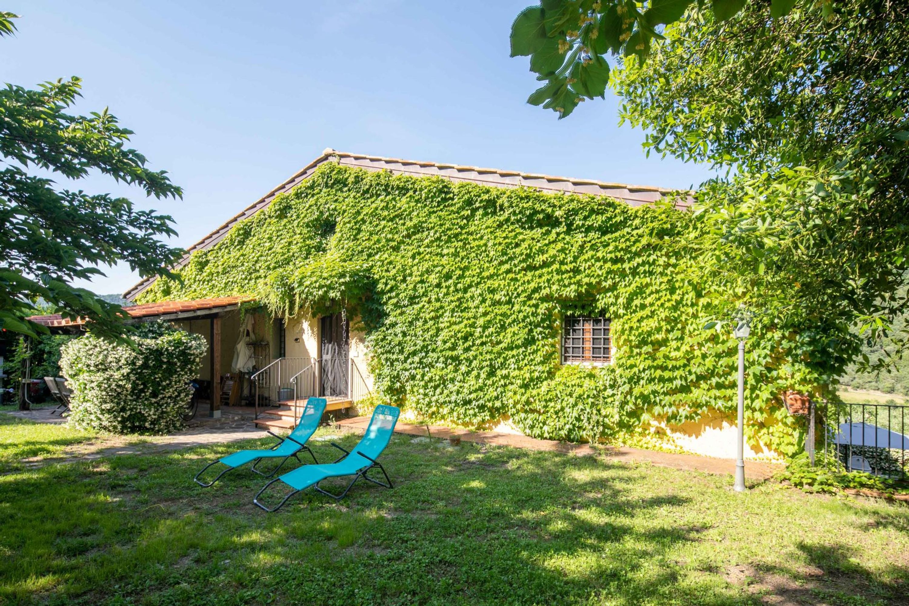 Casa famiglia con vista con giardino recintato e piscina privata-Casale la Monta