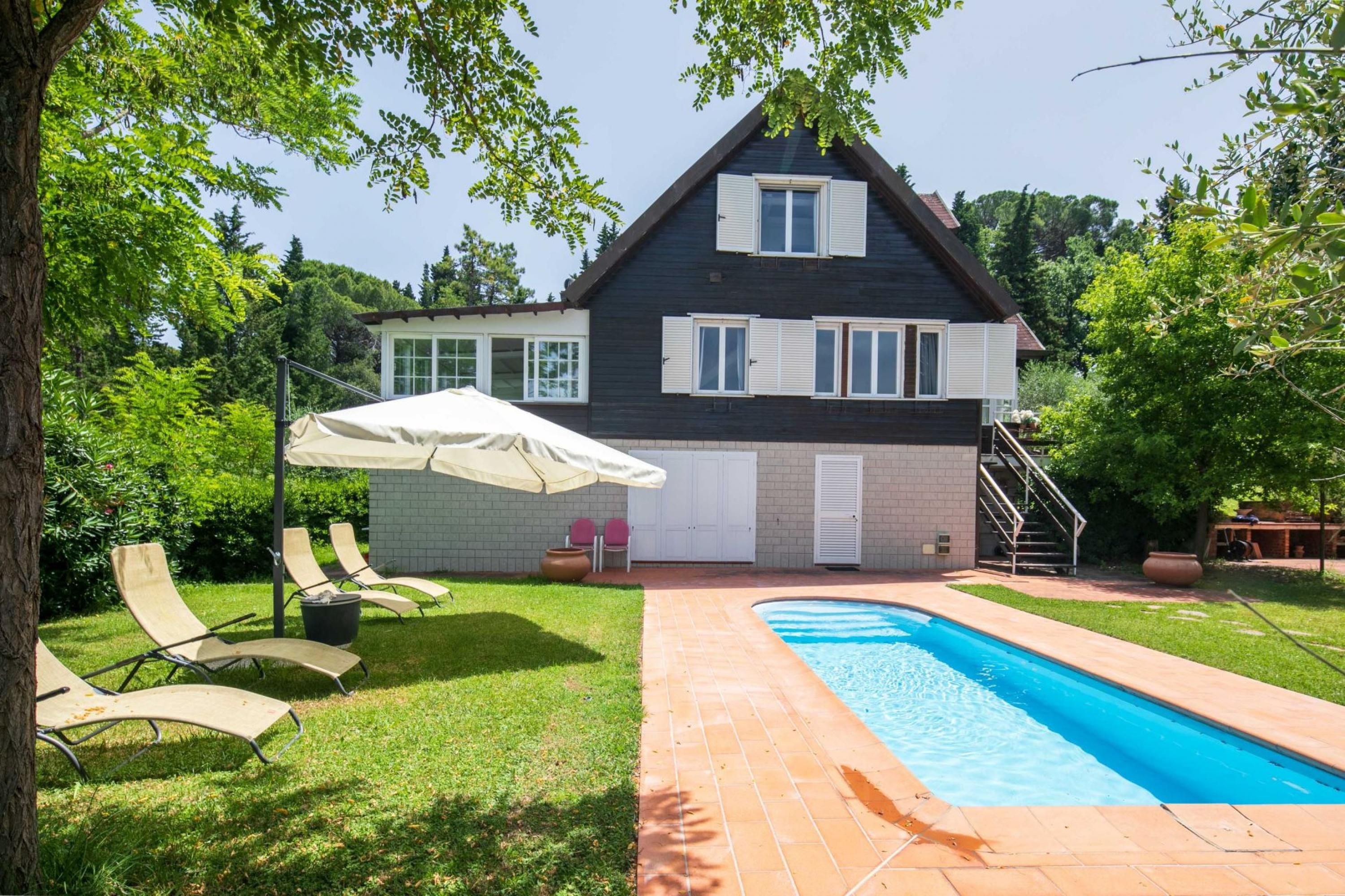 Villa moderna con splendido giardino, piscina e veranda-Casina delle Fate