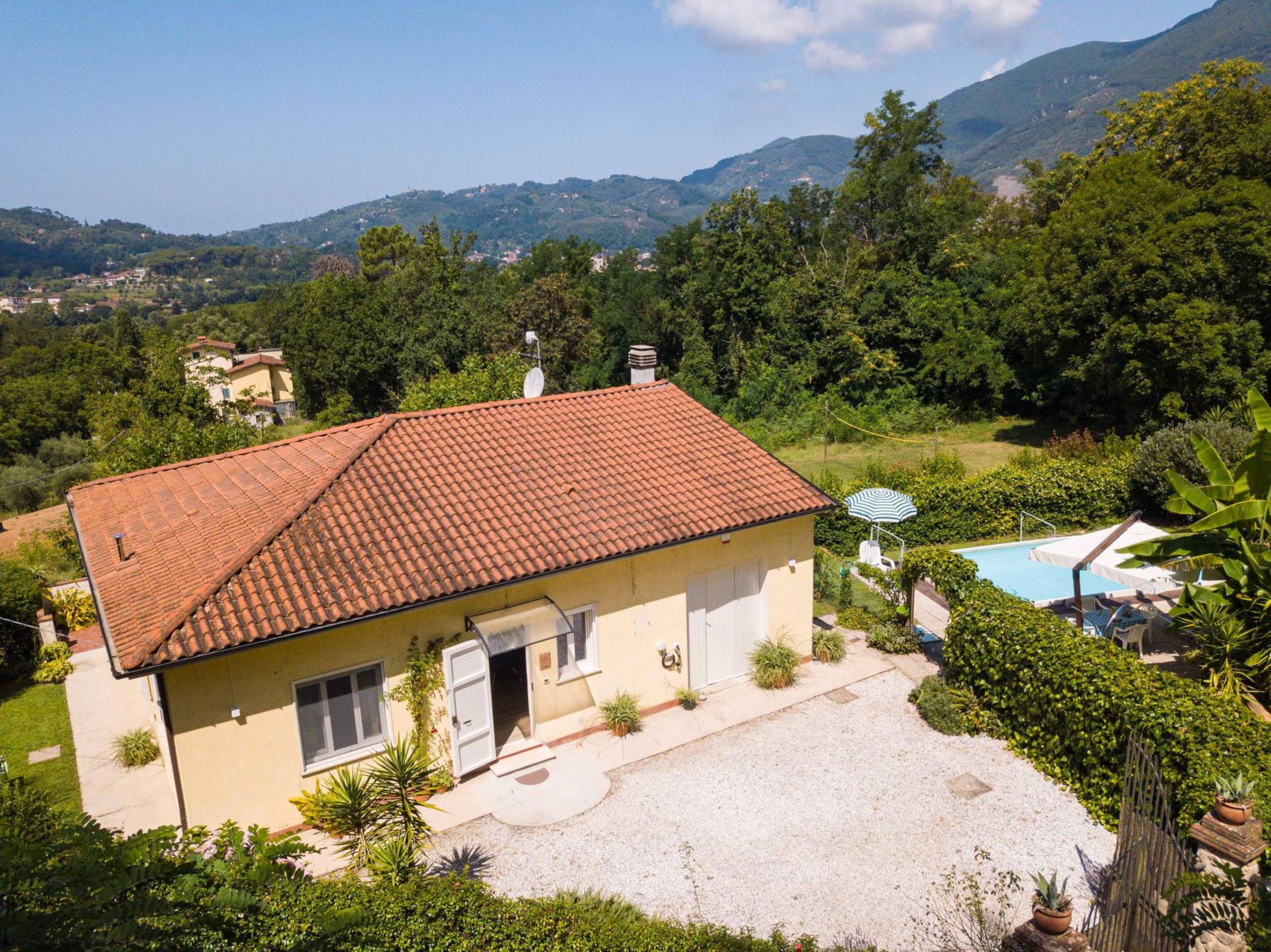 Villa di charme con piscina, giardino e terrazza-Villino le Farfalle