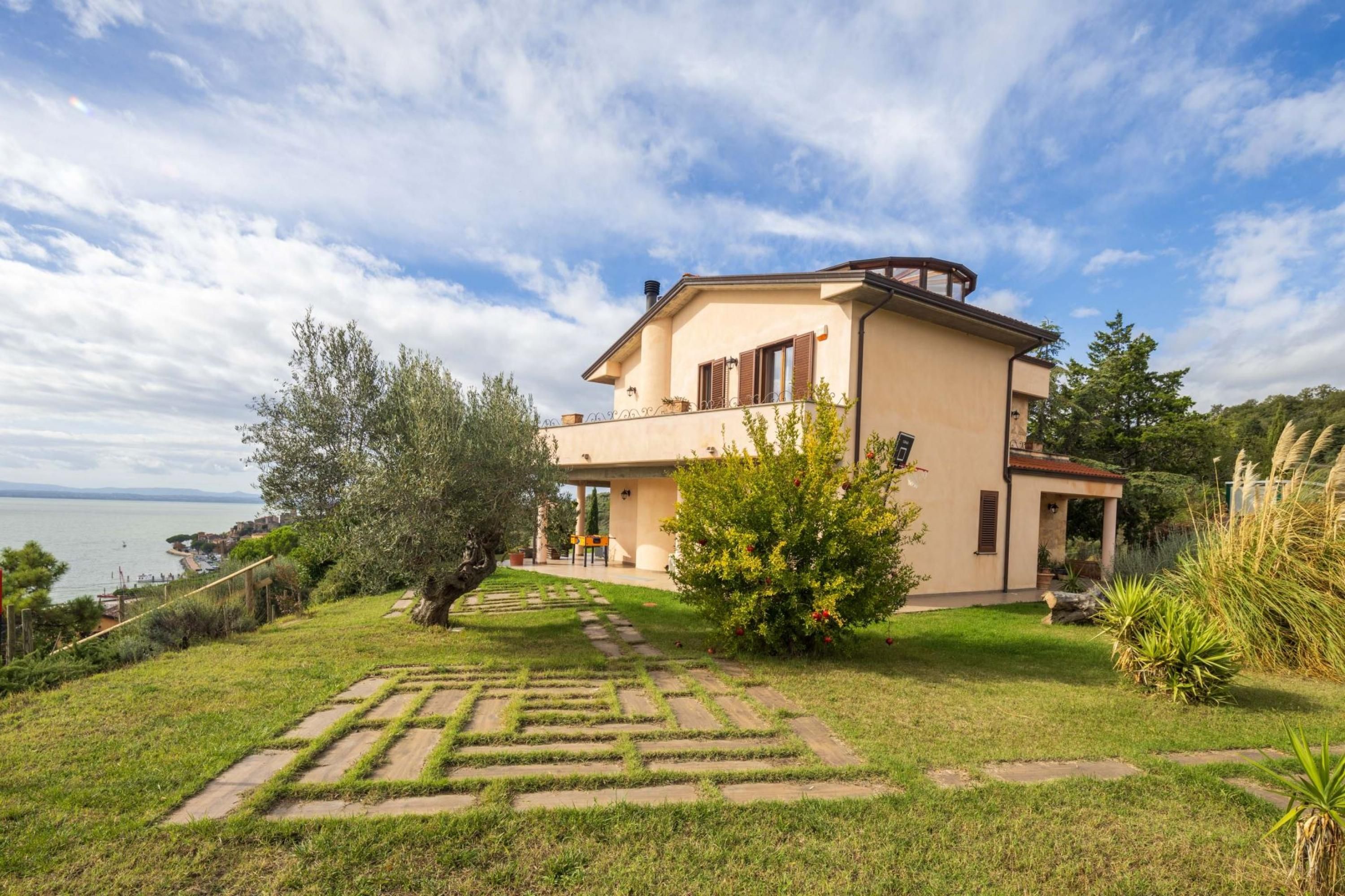 Villa esclusiva sul lago, piscina privata e giardino-Villa il Mandorlo