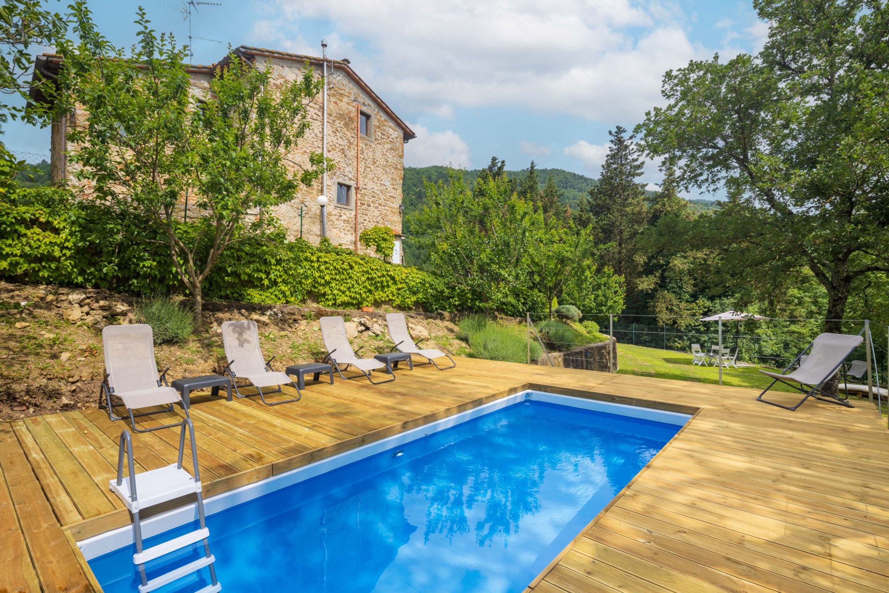 Esclusivo casale con giardino e piscina privata-Casale Grignano