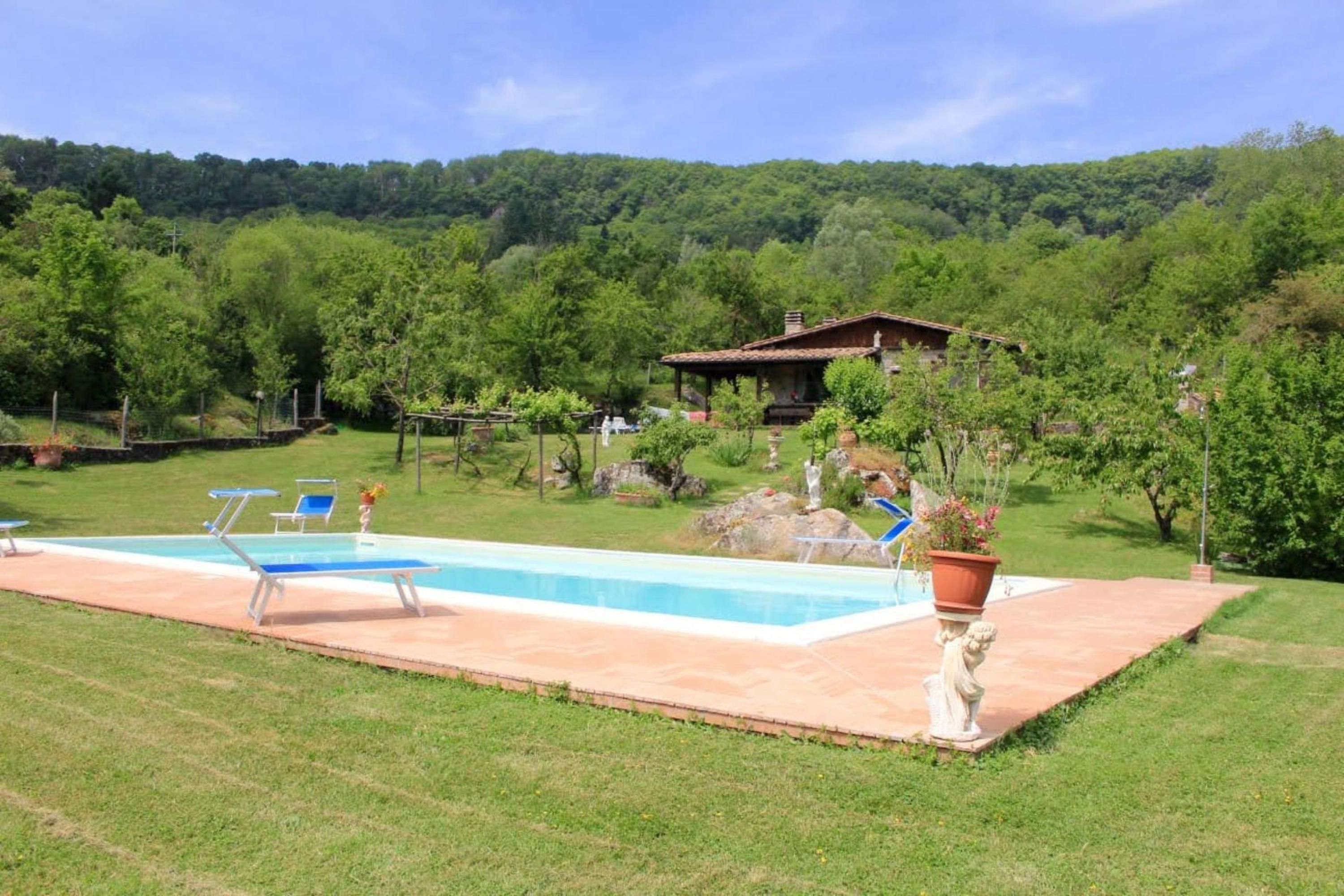 Casale in pietra, giardino panoramico con piscina-Podere Mezzavia