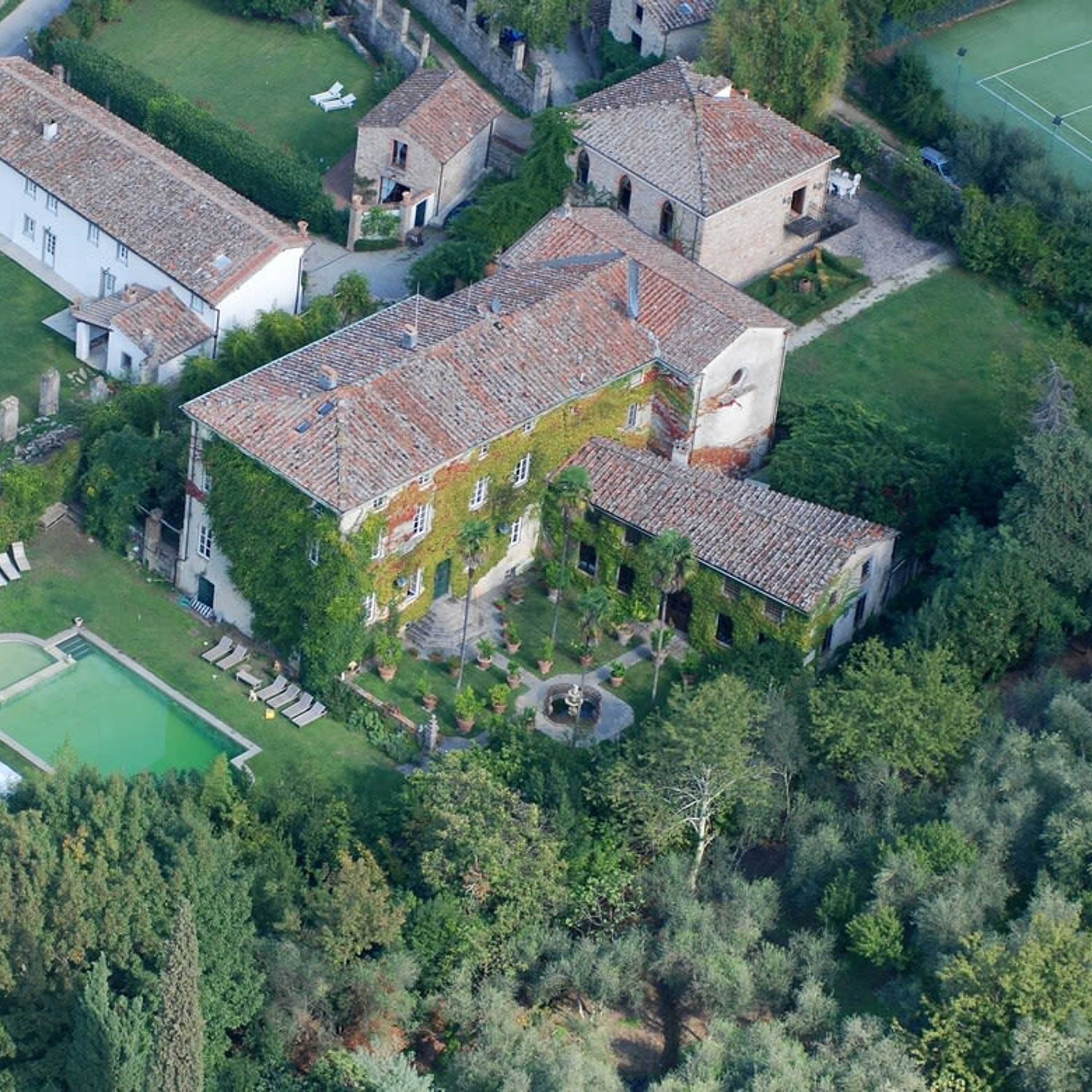 Villa Michaela Nuovo Annuncio Spaziosa villa esclusiva con piscina cappella e campi da tennis