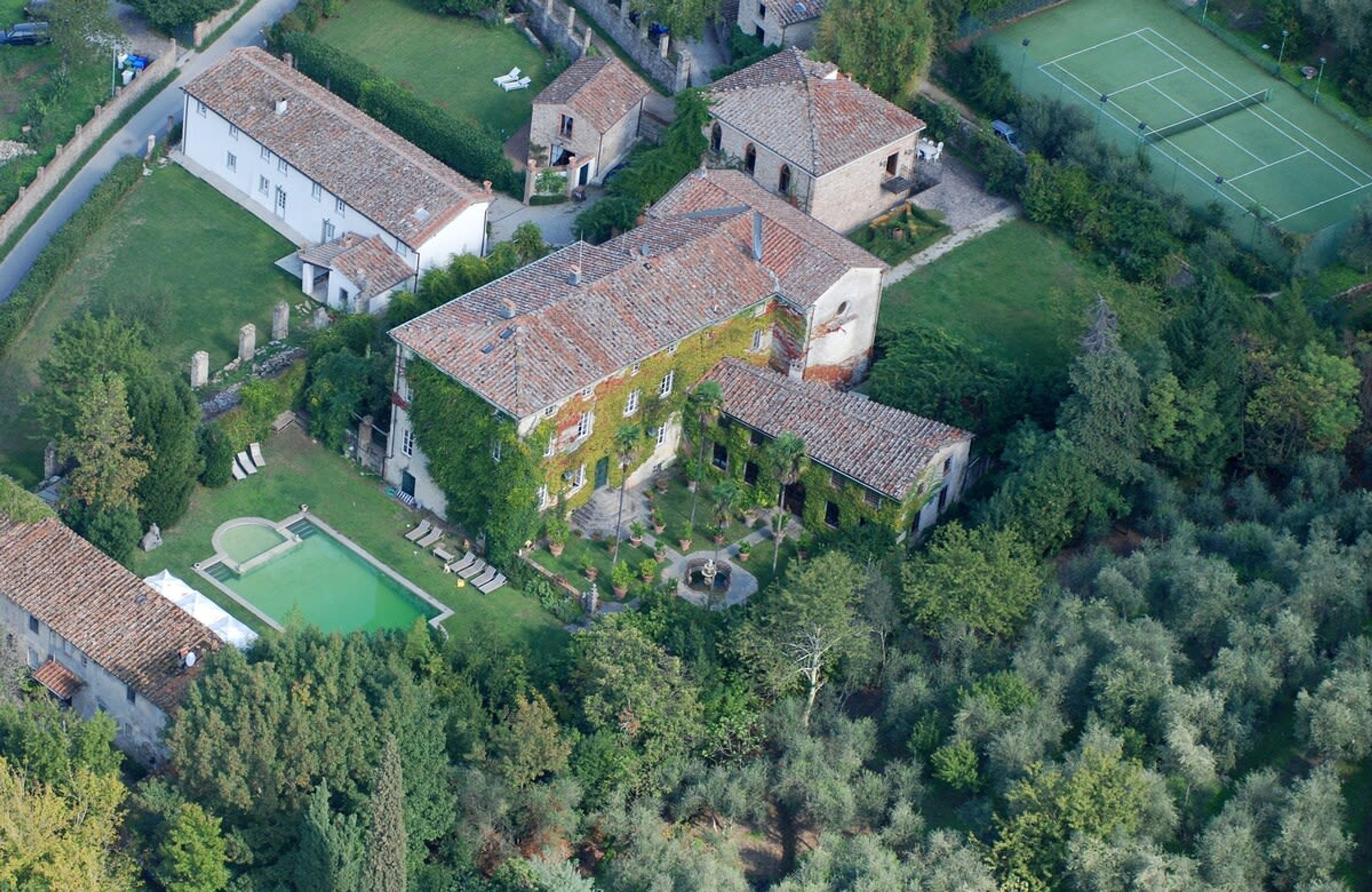 Villa Michaela Nuovo Annuncio Spaziosa villa esclusiva con piscina cappella e campi da tennis