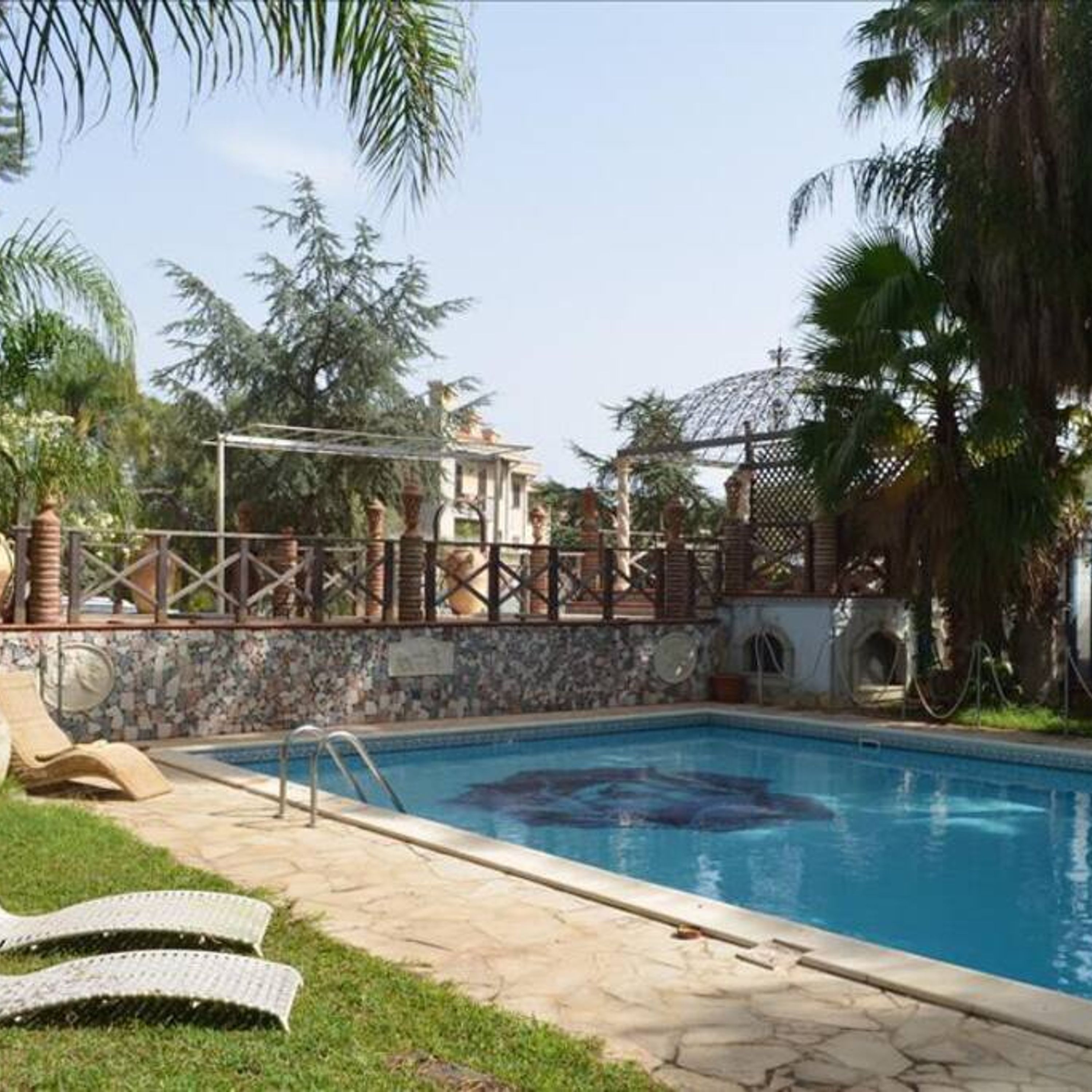 Ruby House - comfortable house with large outdoor space and private pool