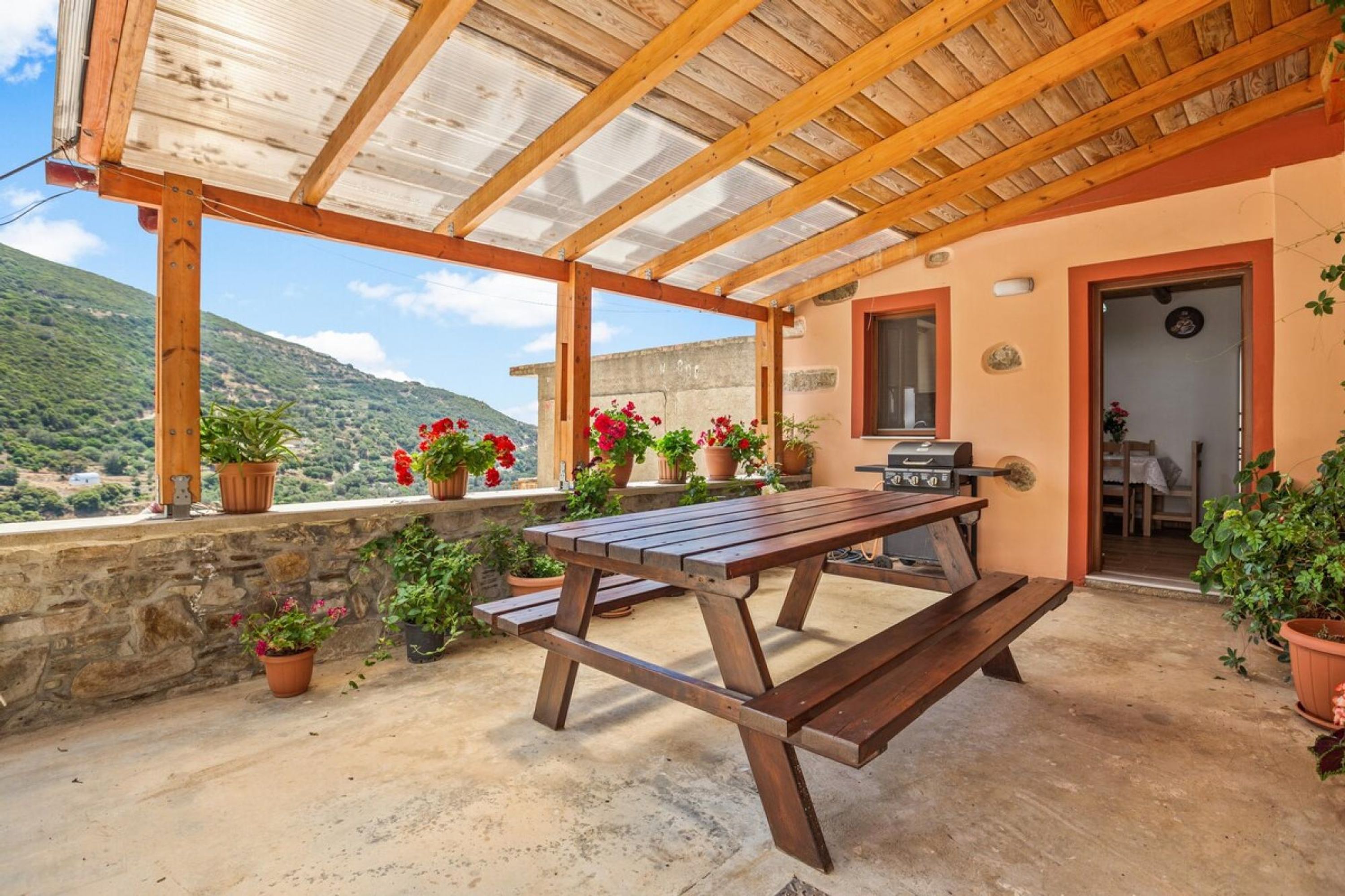 Maria's House with View in Kambos