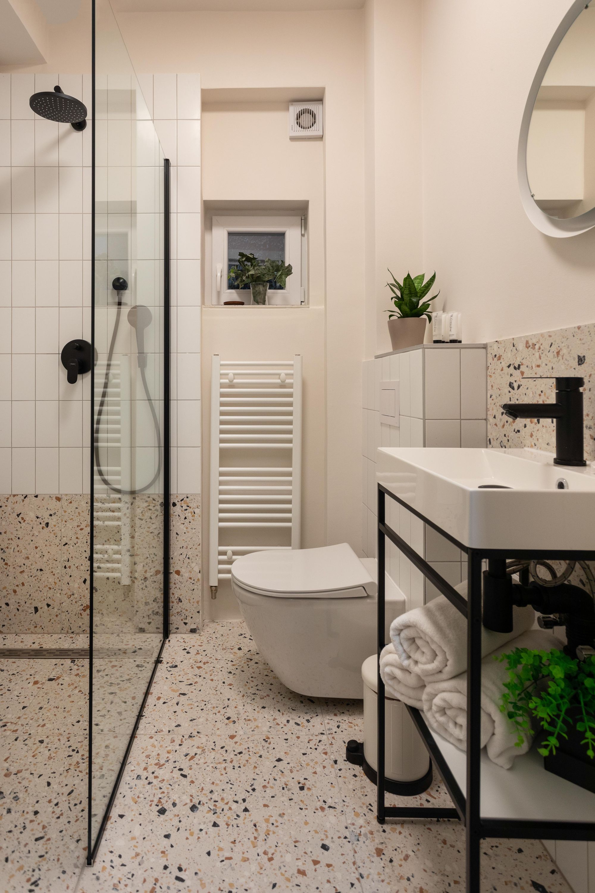 Design 1BDR apartment w/ balcony