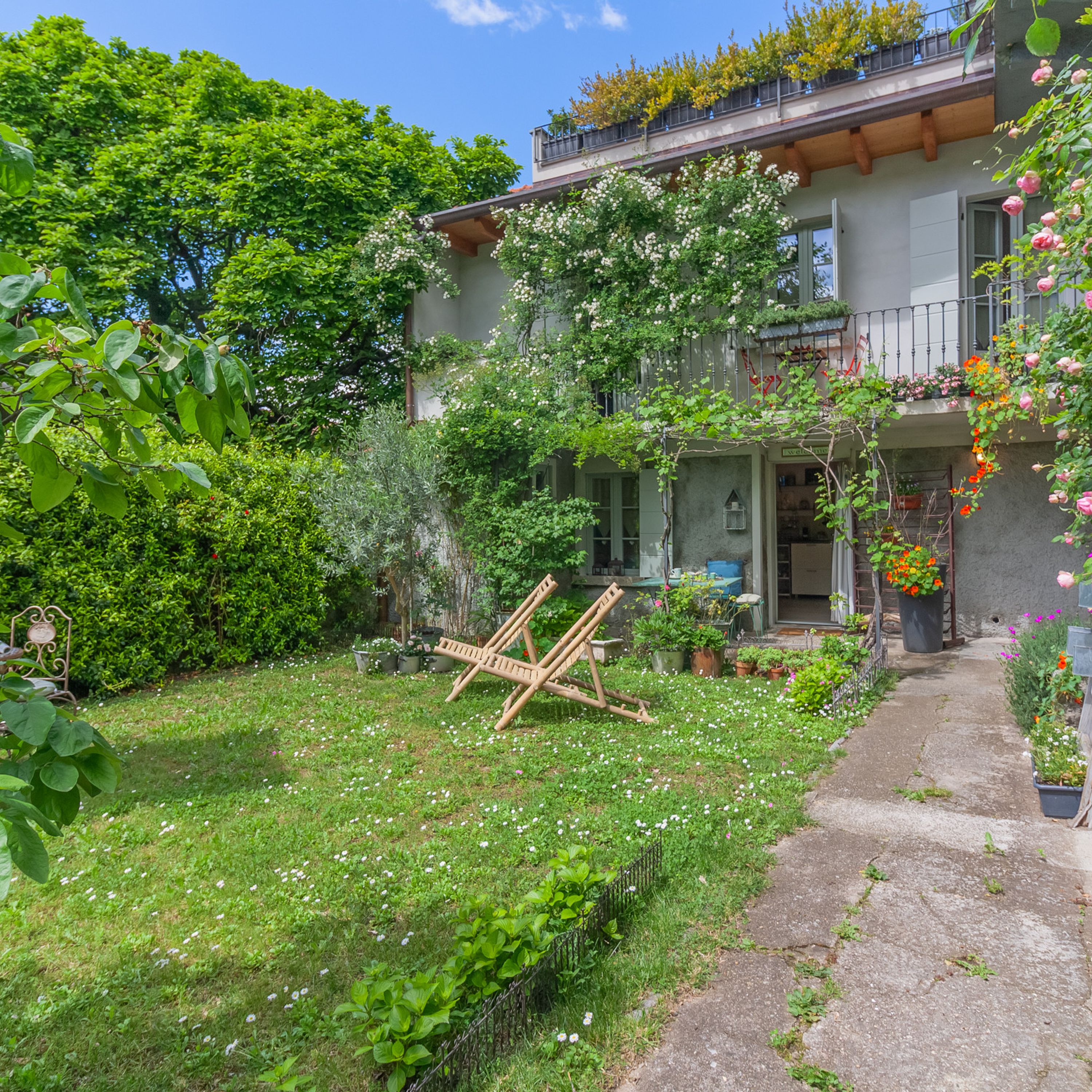 Casa con giardino verde a Lierna