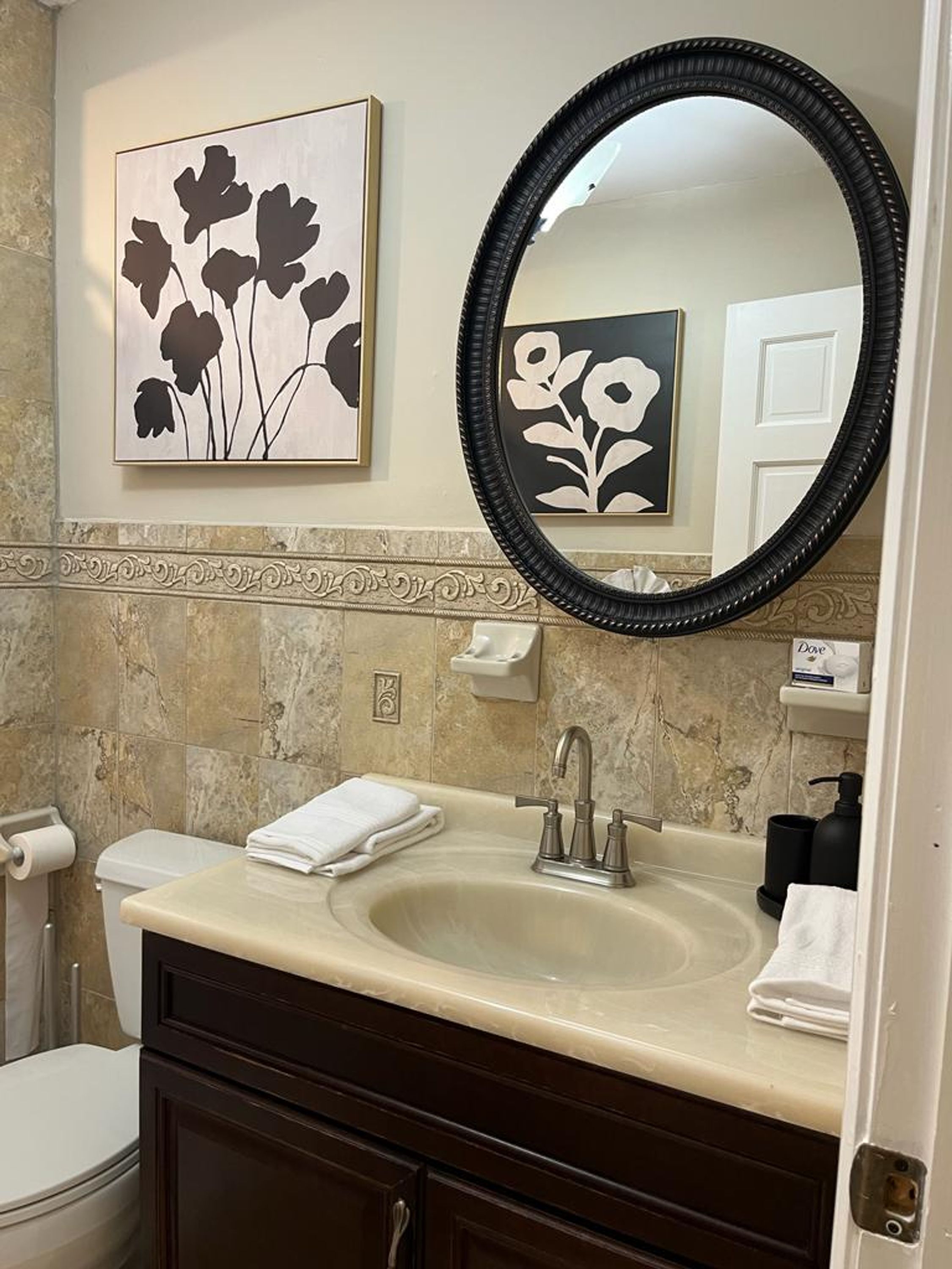 Stylish 2 BR - Quiet Street - Minutes to NYC