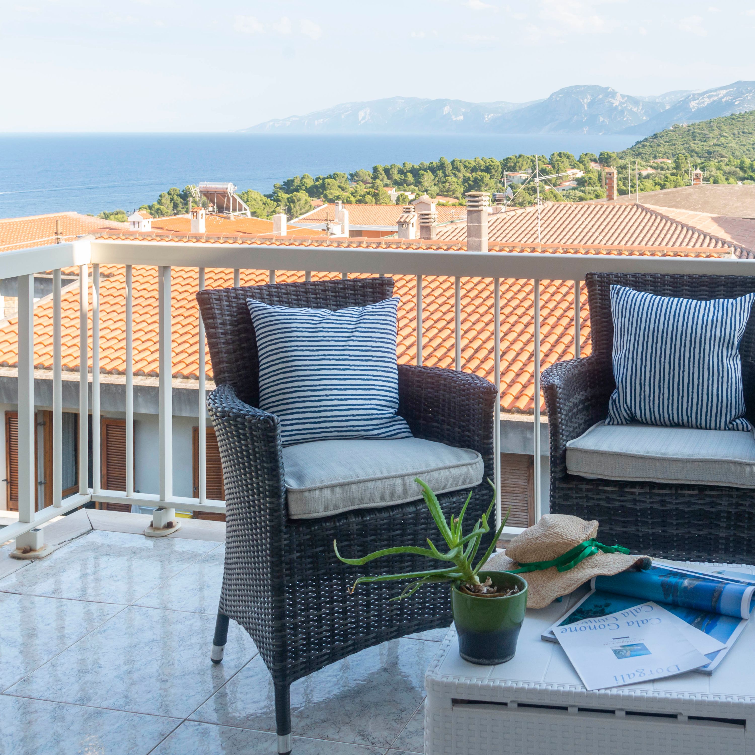 The terrace of oleanders - Cala Gonone