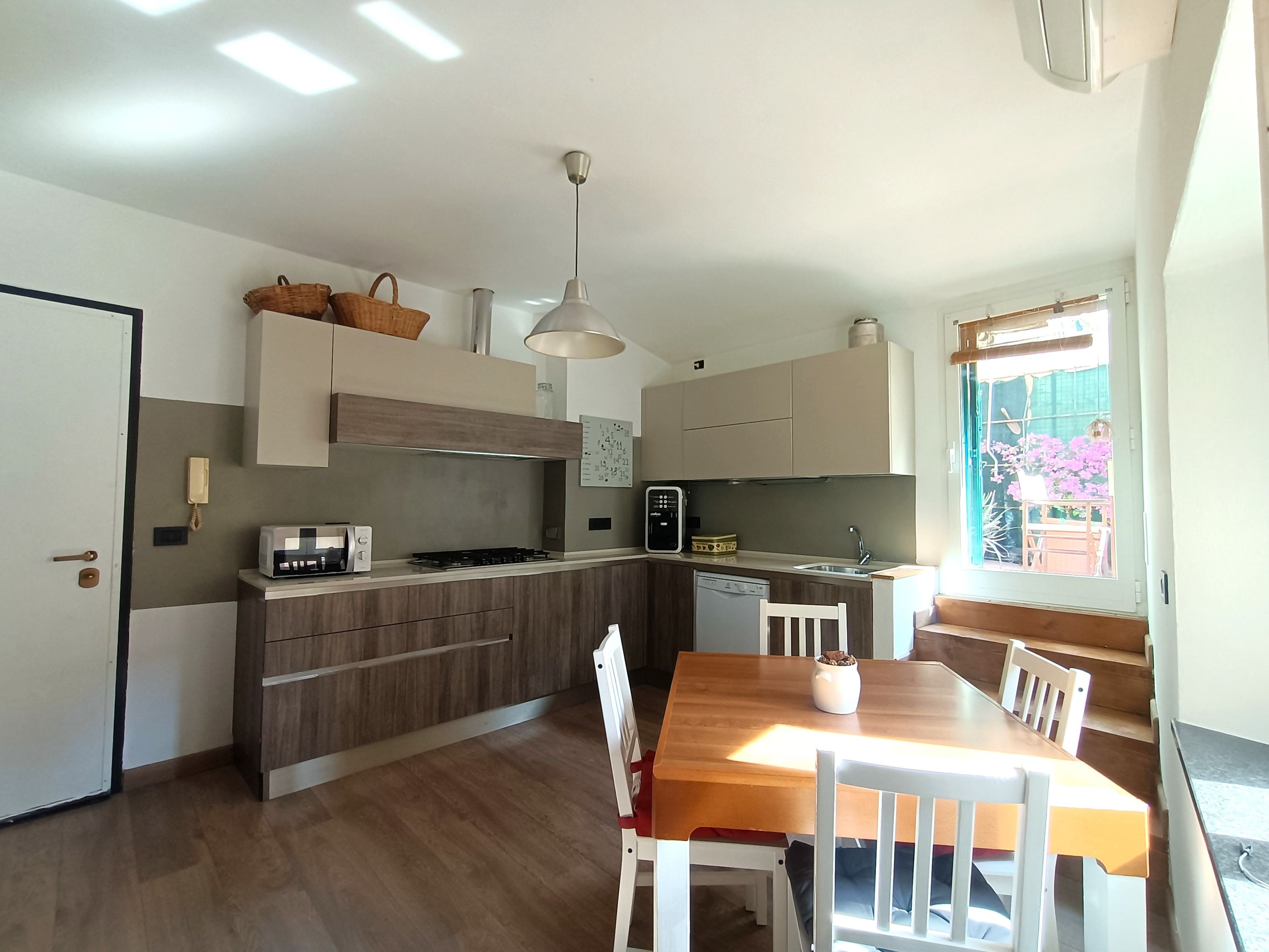 Delle Erbe – The Nightlife