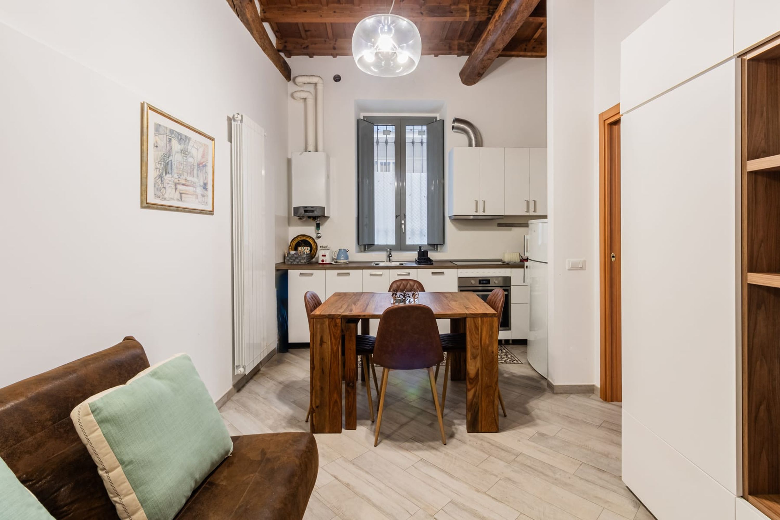 Moderno loft nel cortile di un casale storico