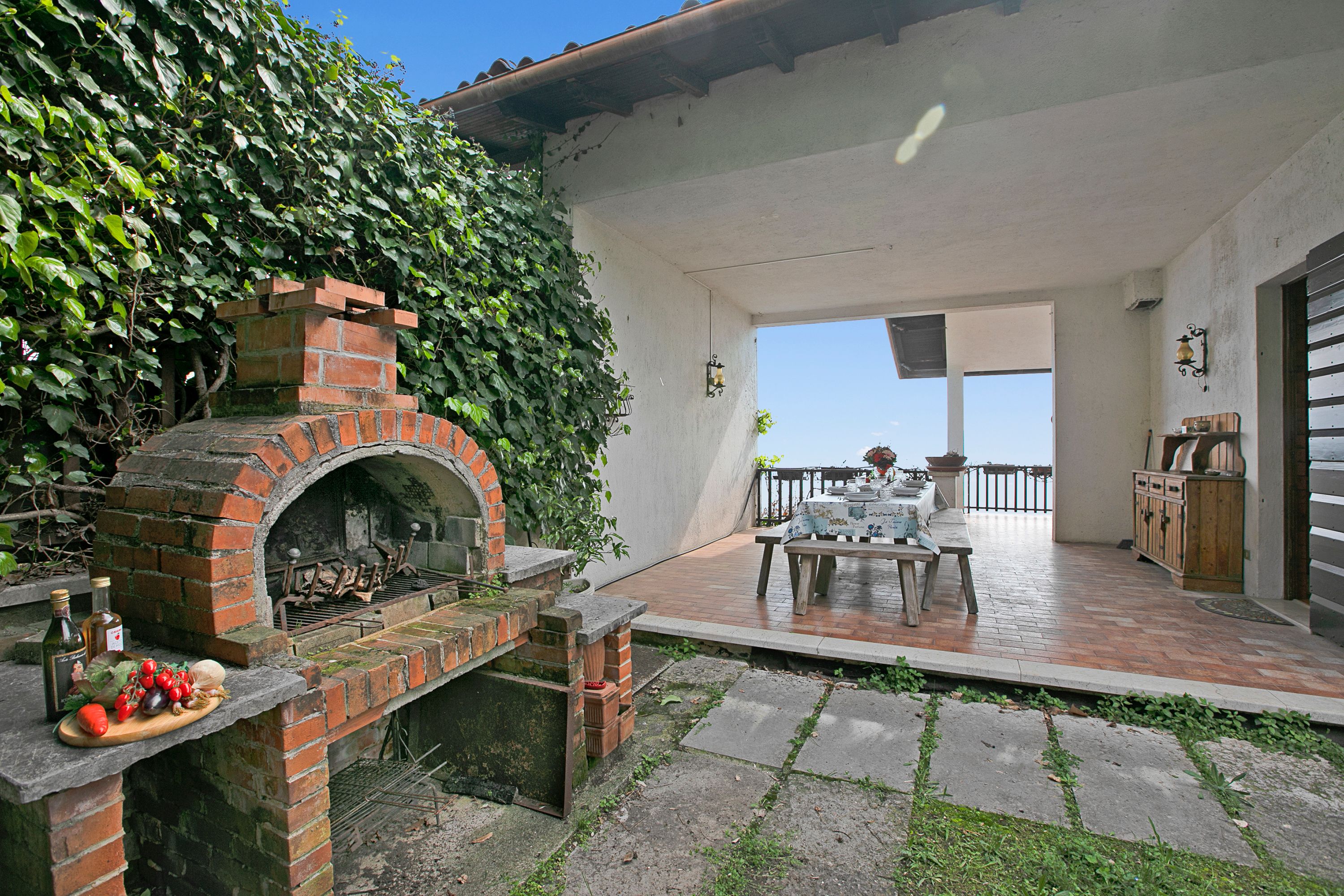 Villa la Quercia zona collinare con lago vi