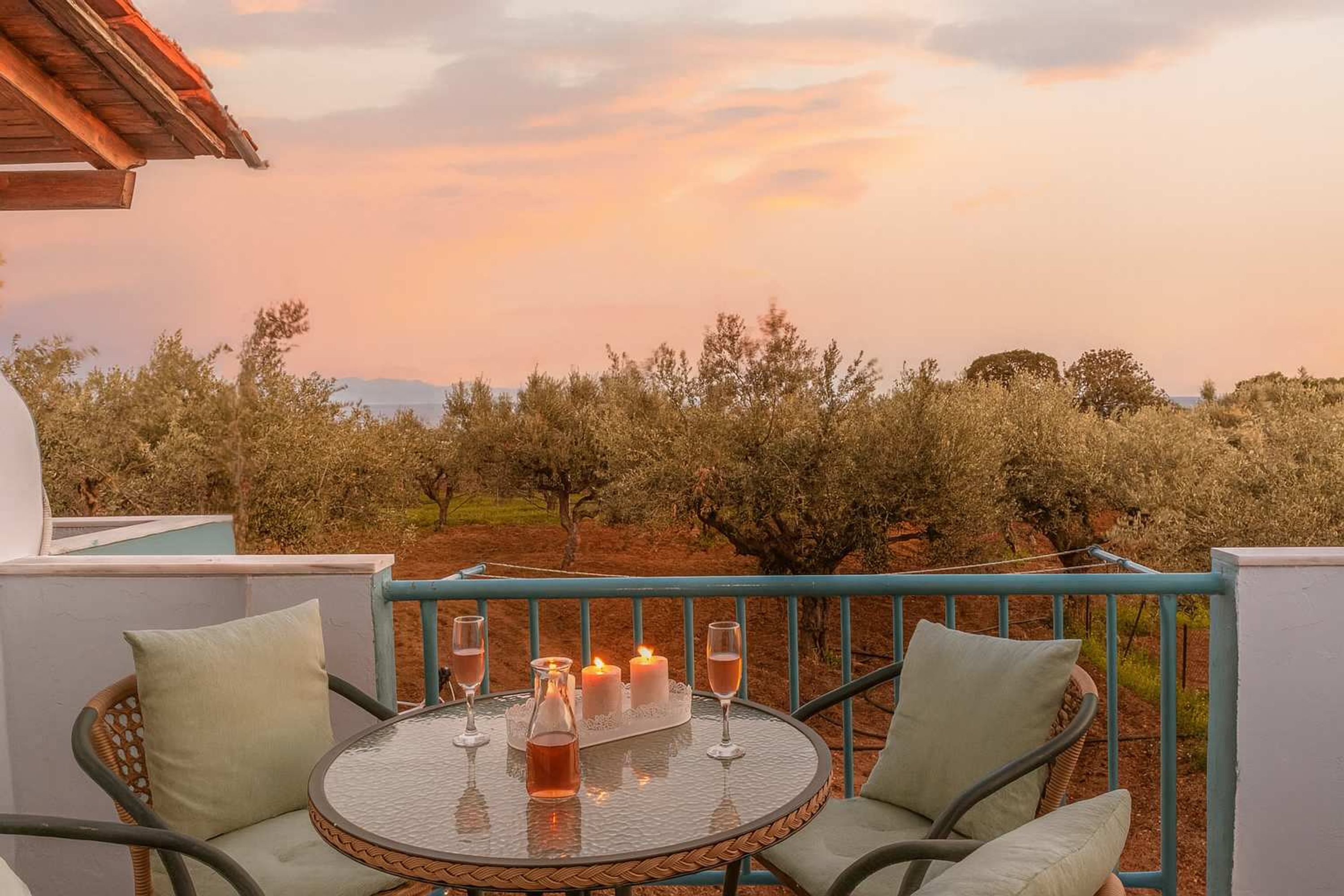 Secret Summer Retreat - Perfect location   BBQ