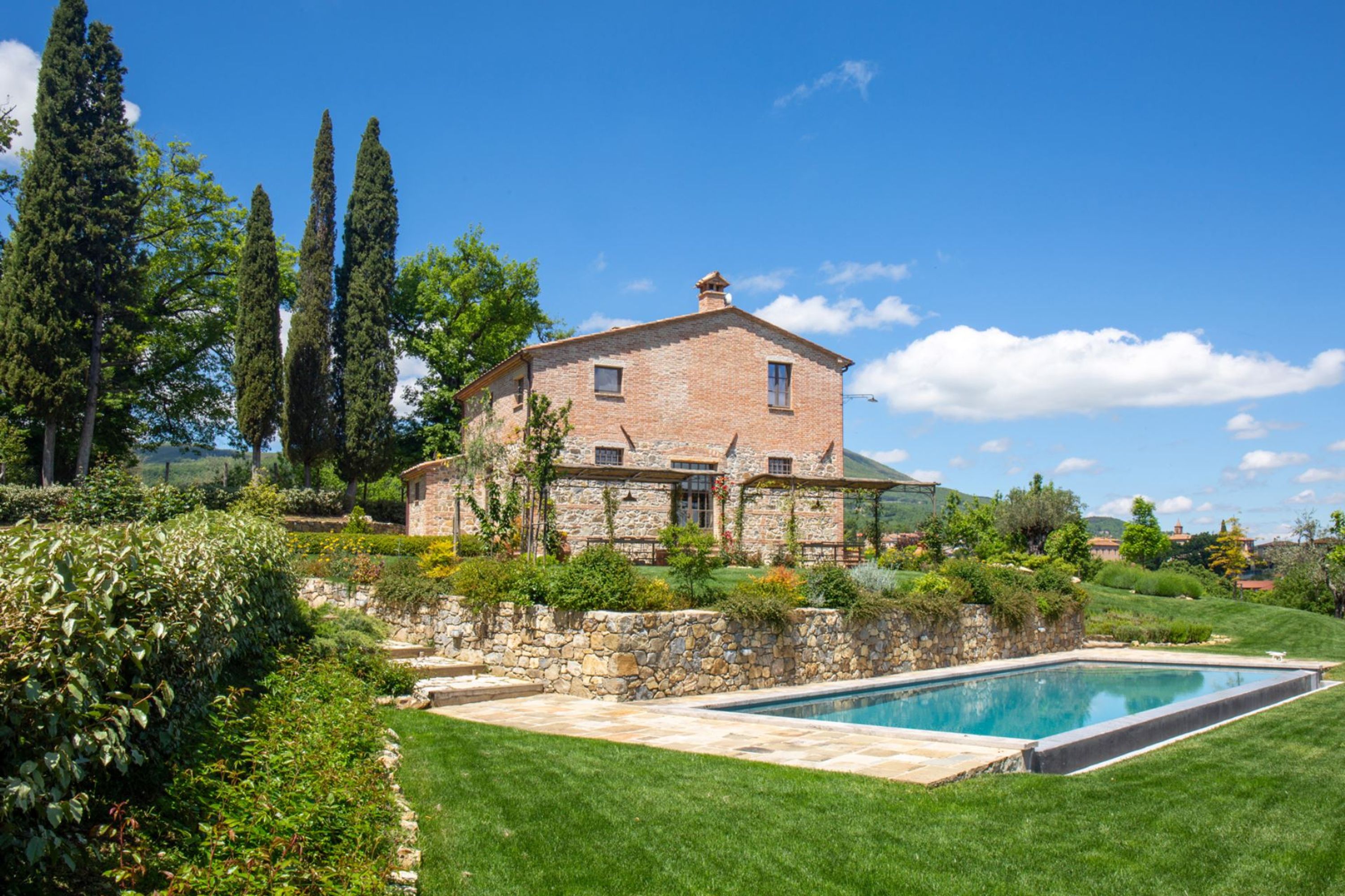 In un perfetto connubio tra vicinanza al caratteristico borgo di San Casciano dei Bagni a-Casale Rosita