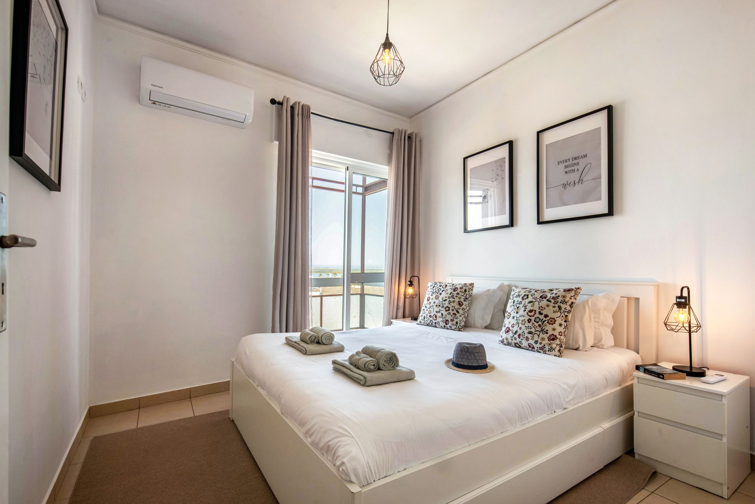 Bluesky in Faro with 1 bedrooms and 1 bathrooms