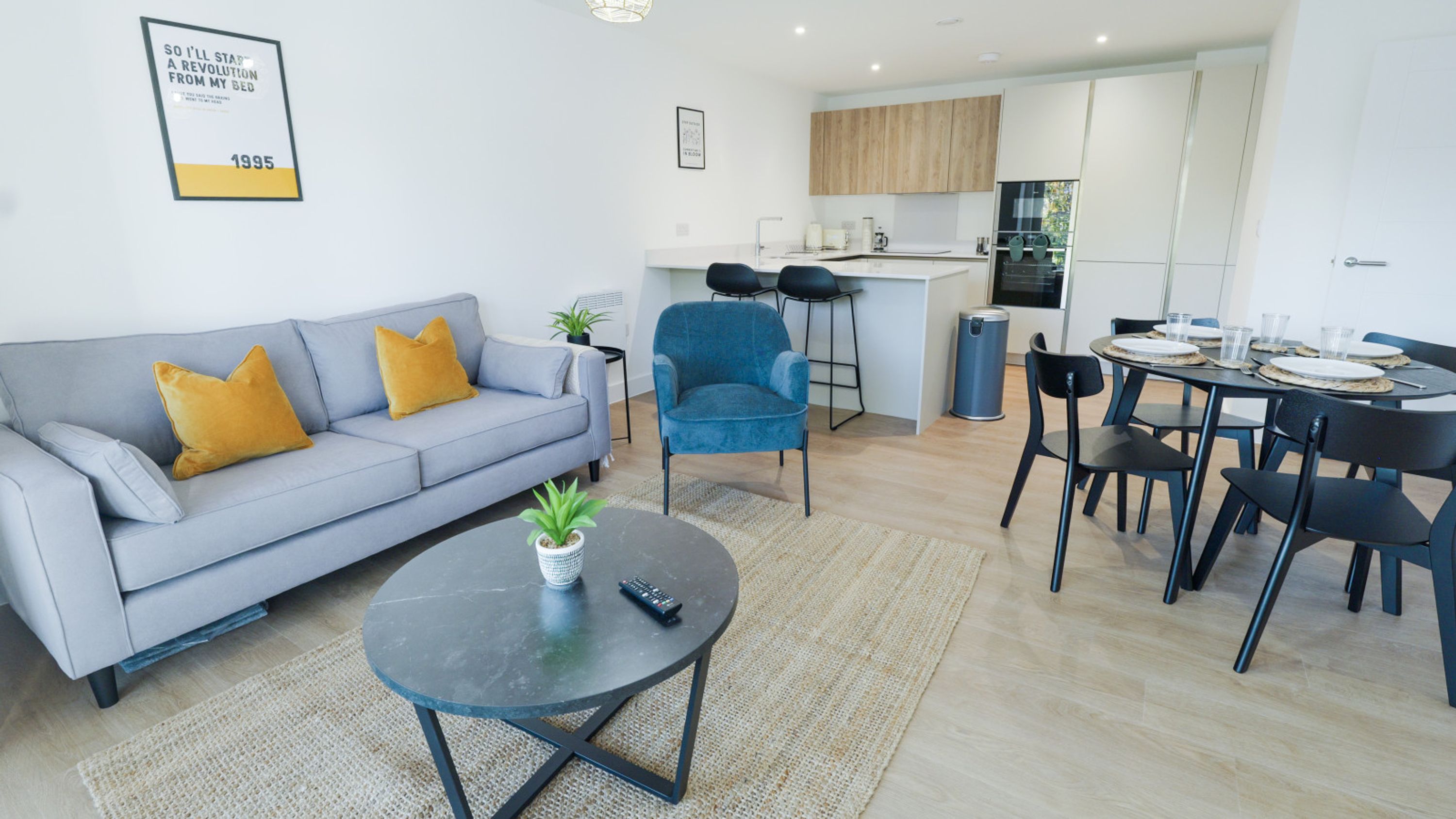Luxury Manchester Apartment - Yellow