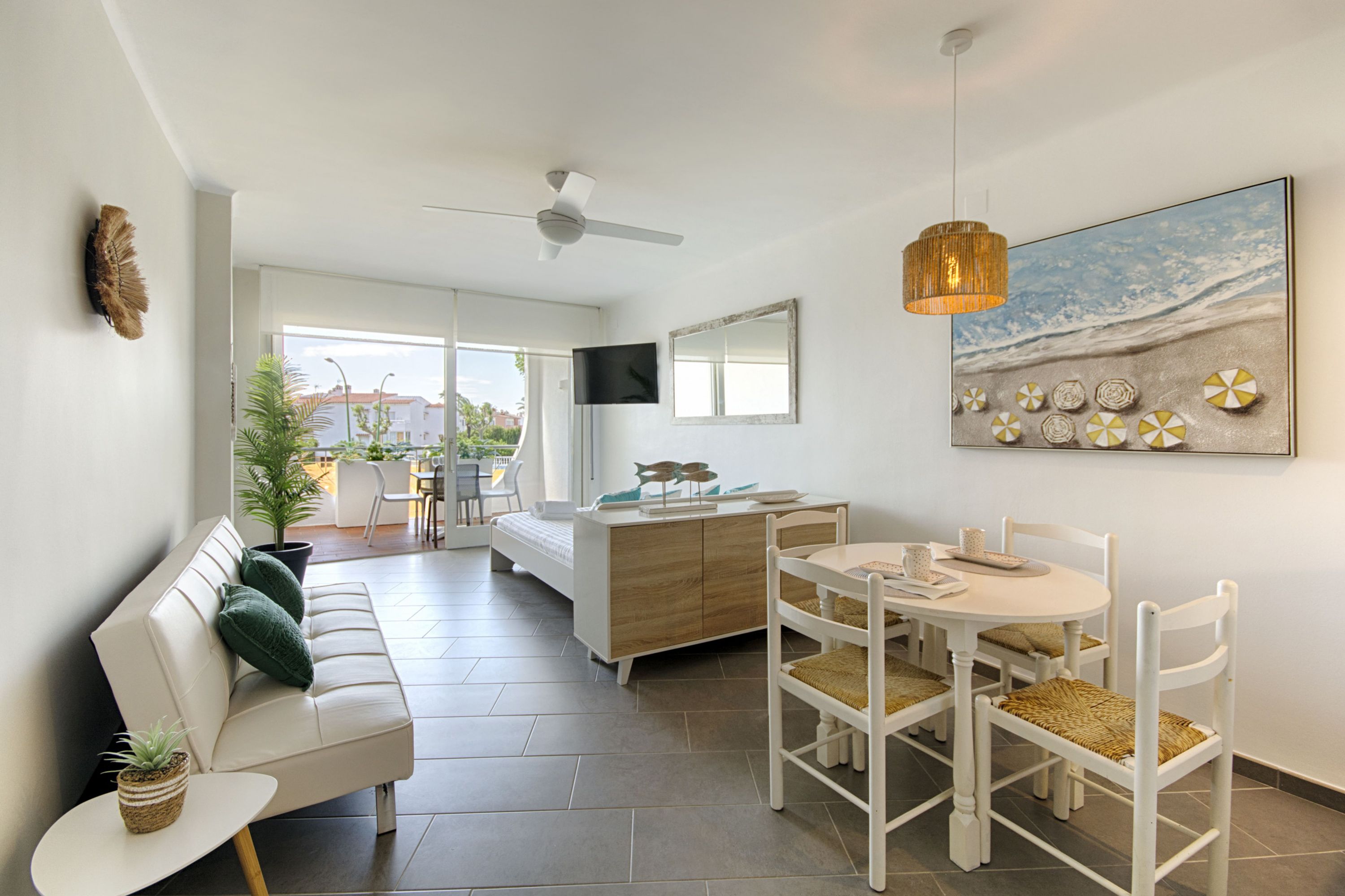 WELCS ESTUDIO PRECIOSO 049 EMP Frente al mar