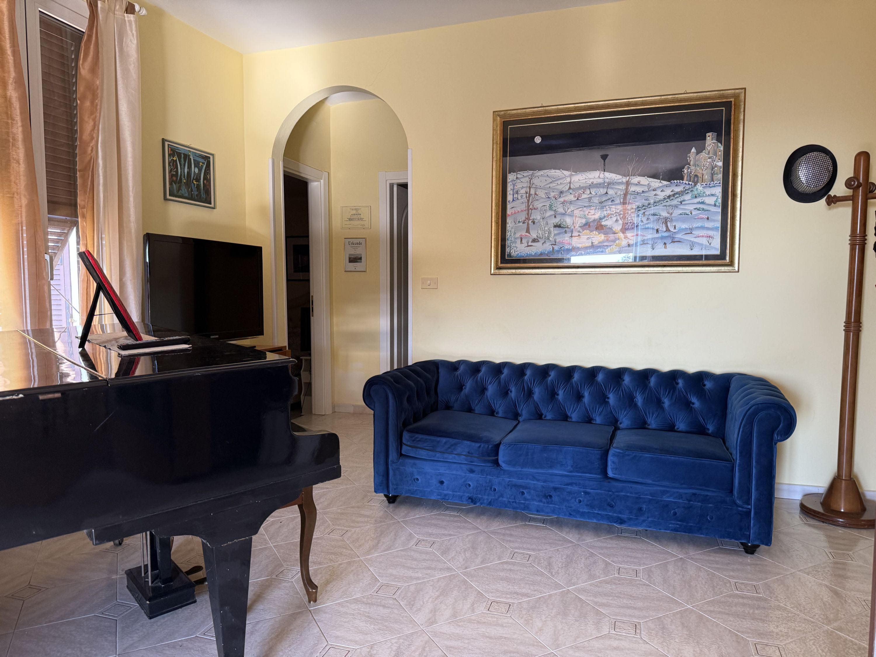 1025IM - The Piano Apartment