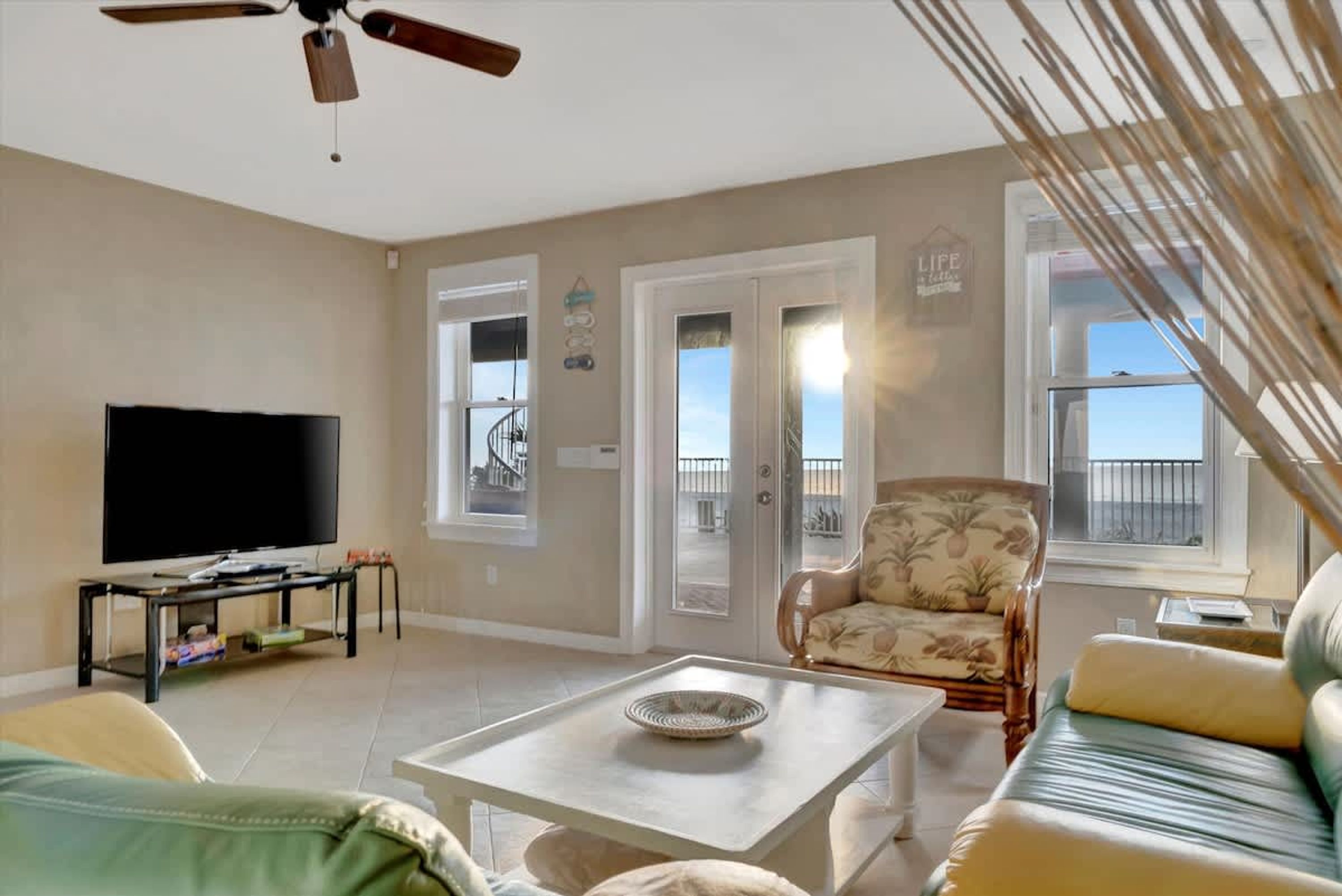 Stones Throw Beachfront Family Suite  3 VIEWS