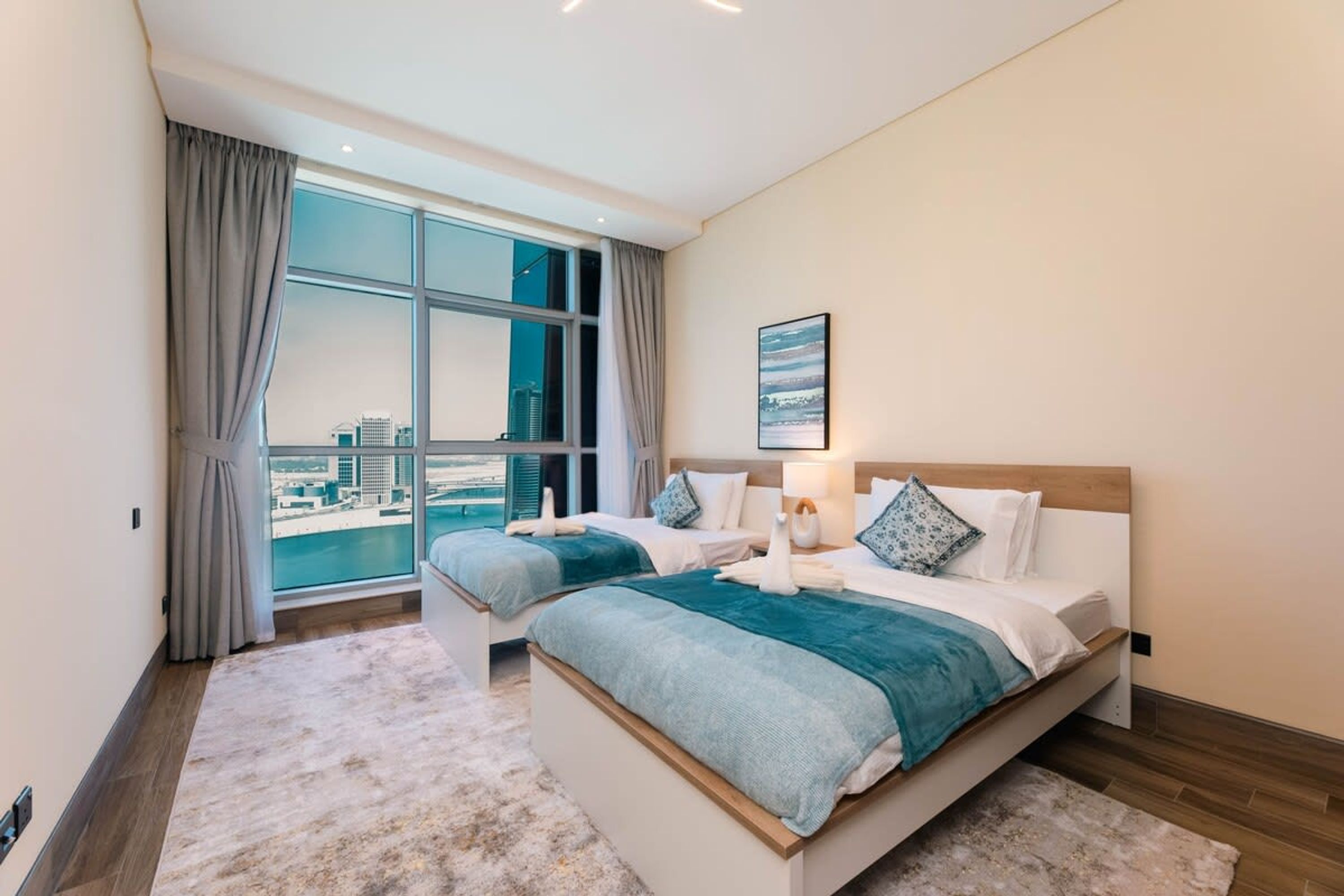 Visual Reference: Lux Apt W Gorgeous Canal Views 2Br 2 5Ba