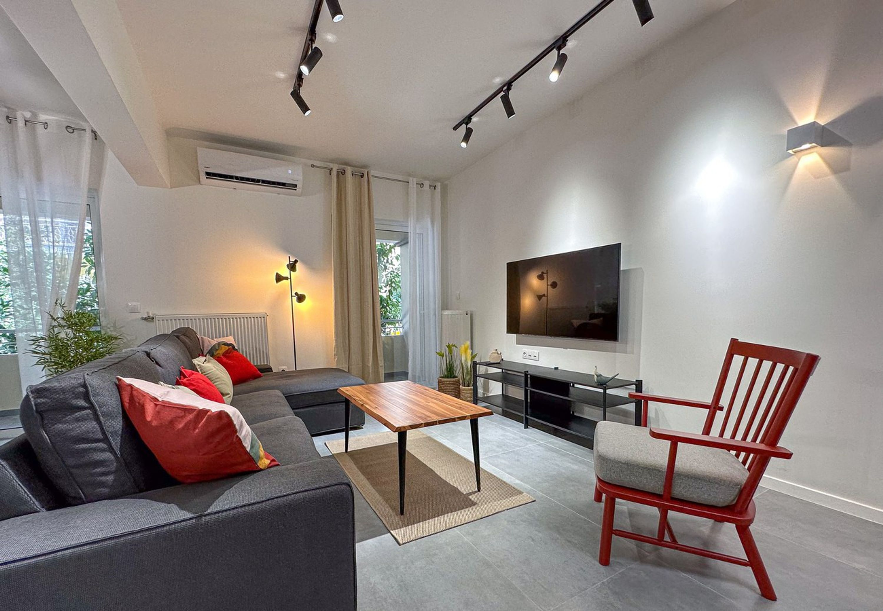 LIV - Modern Comfort Oasis in Pagrati