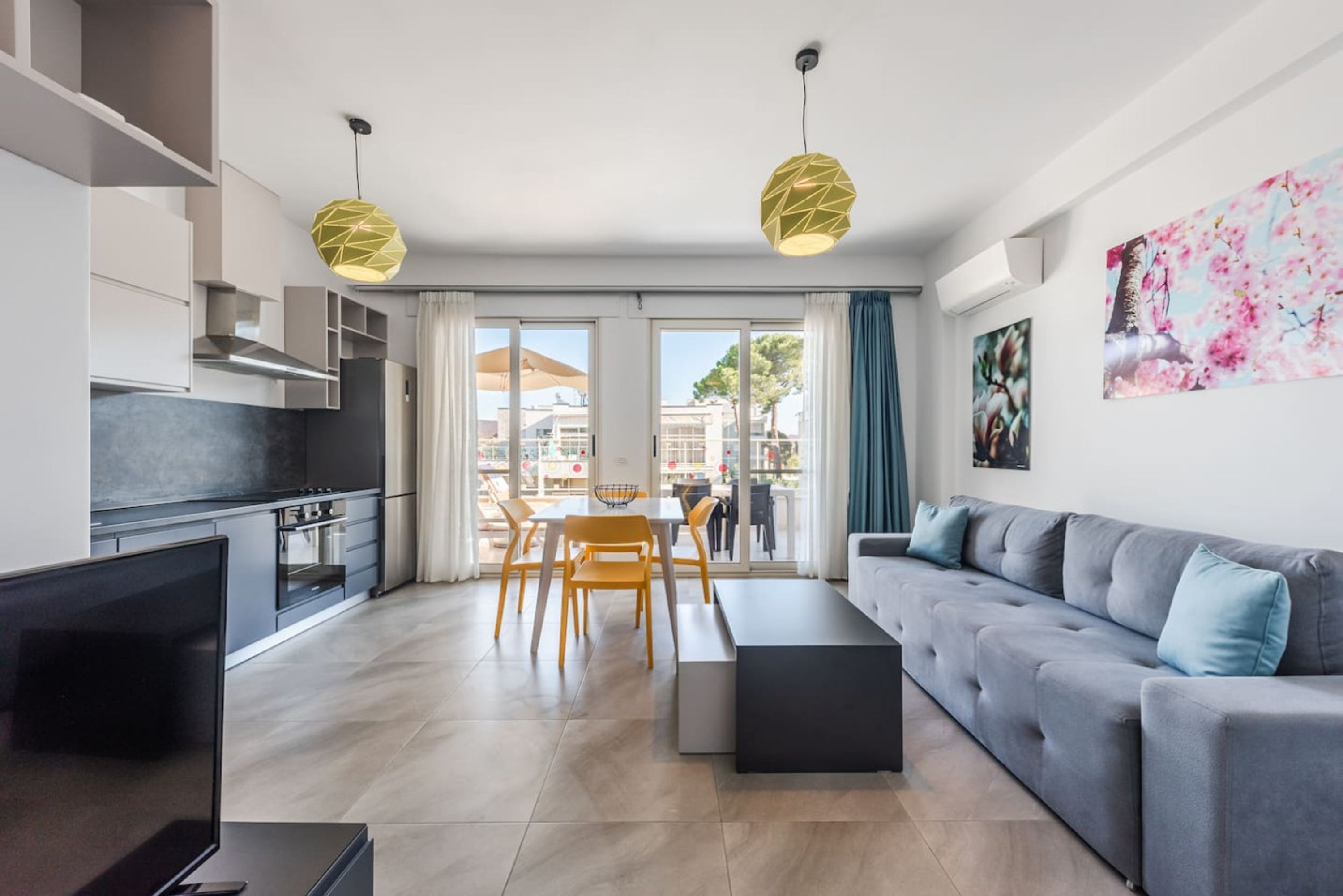 Spacious 1BR Apartment with Resort Access