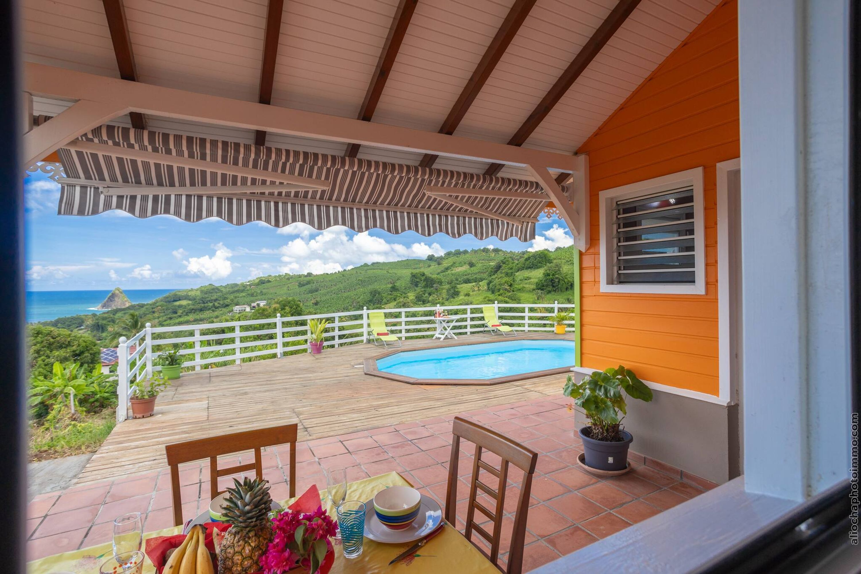 Bungalow with swimming pool in the heart of the Oge countryside