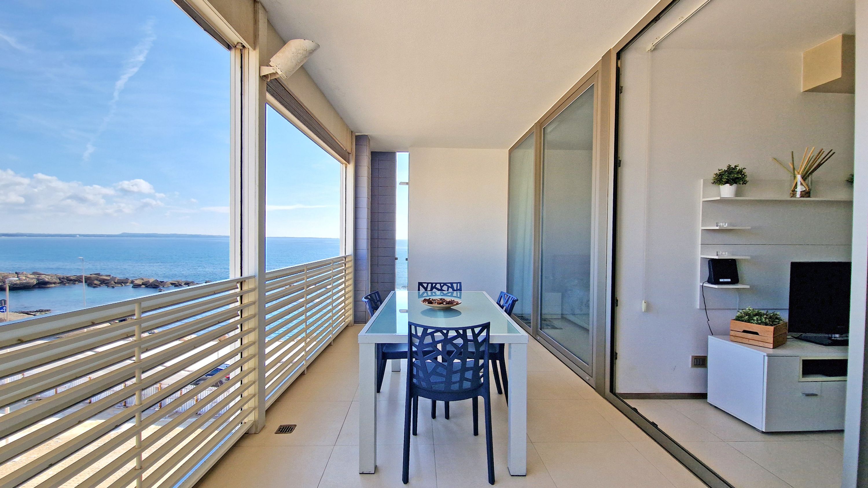 Suite Le Vele, Sea View, Sleeps 4 and WiFi