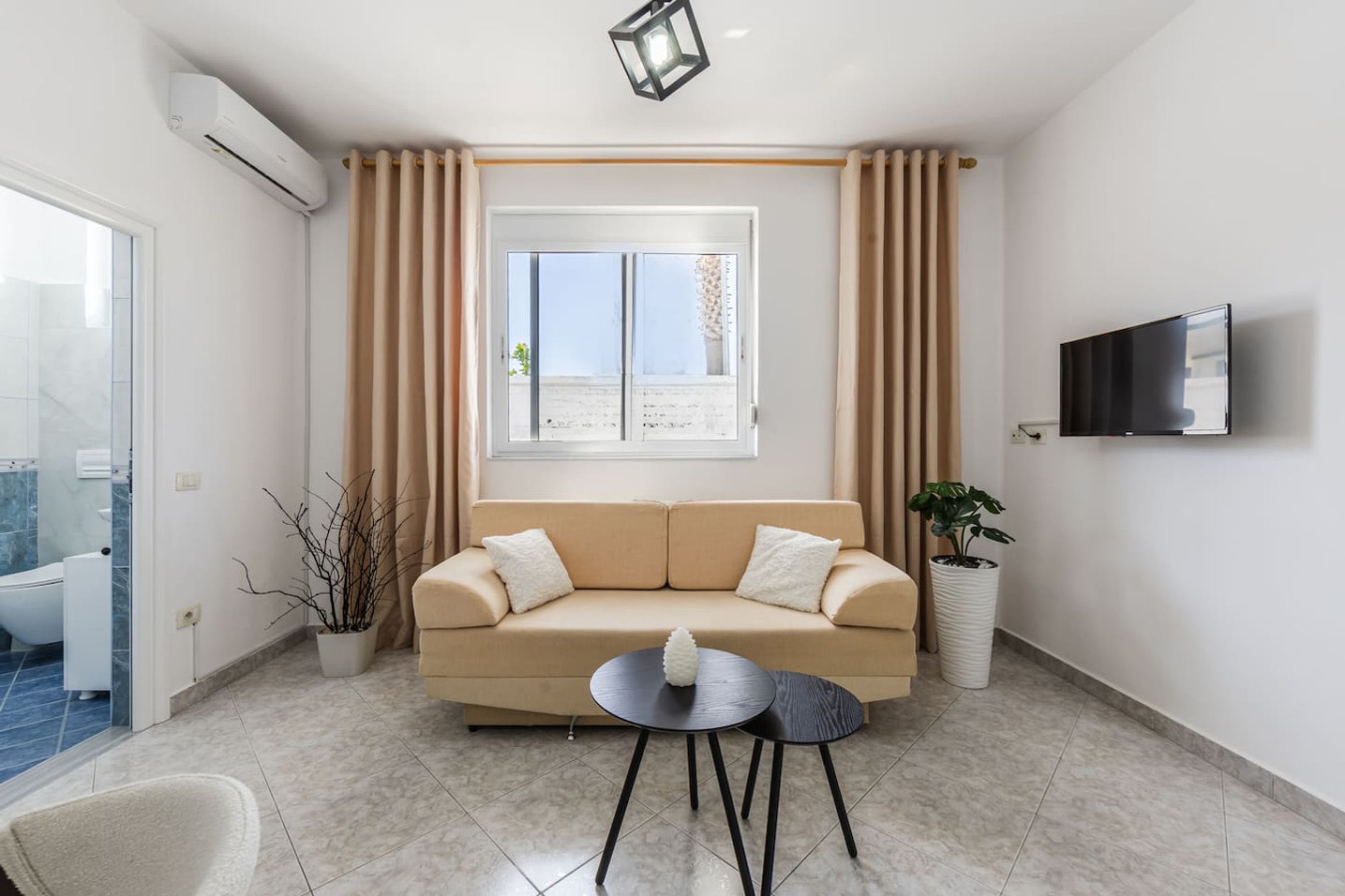 Modern Home with Wifi and Beach Access | Golem